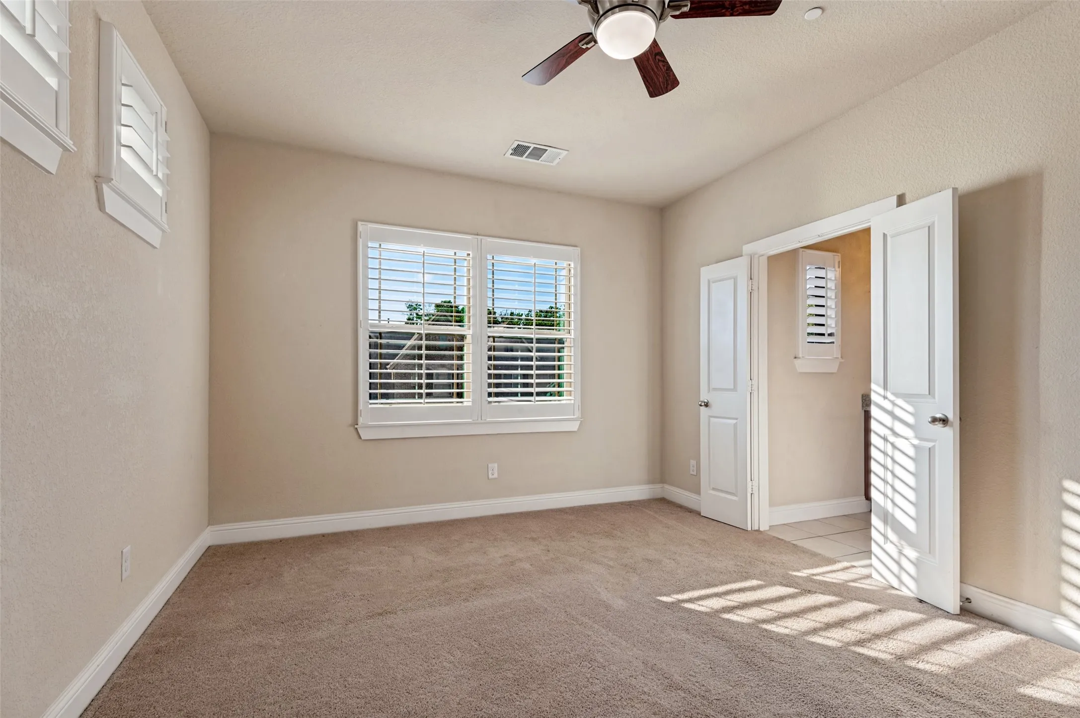 Townhouse For Rent in Tarrant County , 1606 Brook Grove Drive, Euless, Texas 76039, 2 Bedroom, 3 Bathroom, 2 Garage spaces, 1,468 Sqft, built in 2013, mls#21403657, Real Estate Agent in Euless, Homes For Rent in Tarrant county, Homes For Rent in Euless, Realtor in Euless Texas, Real Estate Brokerage Independent Realty Texas, Luminita Cordes Realtor