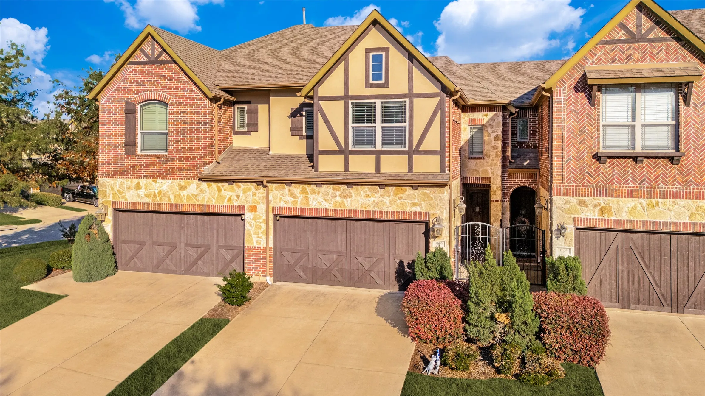 Townhouse For Rent in Tarrant County , 1606 Brook Grove Drive, Euless, Texas 76039, 2 Bedroom, 3 Bathroom, 2 Garage spaces, 1,468 Sqft, built in 2013, mls#21403657, Real Estate Agent in Euless, Homes For Rent in Tarrant county, Homes For Rent in Euless, Realtor in Euless Texas, Real Estate Brokerage Independent Realty Texas, Luminita Cordes Realtor