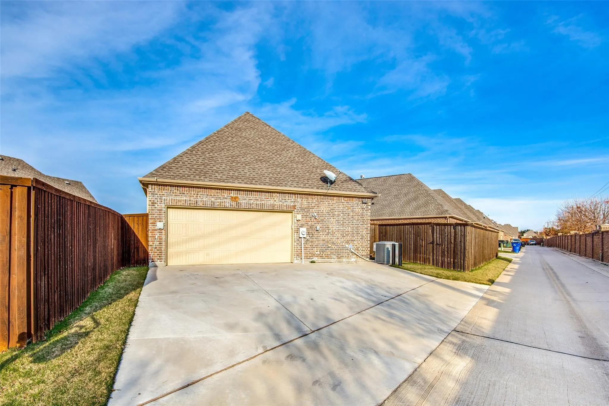 Single Family Residence For Rent in Denton County , 511 Kimblewick Drive, Frisco, Texas 75036, 3 Bedroom, 2 Bathroom, 2 Garage spaces, 1,637 Sqft, built in 2016, mls#21408507, Real Estate Agent in Frisco, Homes For Rent in Denton county, Homes For Rent in Frisco, Realtor in Frisco Texas, Real Estate Brokerage Independent Realty Texas, Luminita Cordes Realtor