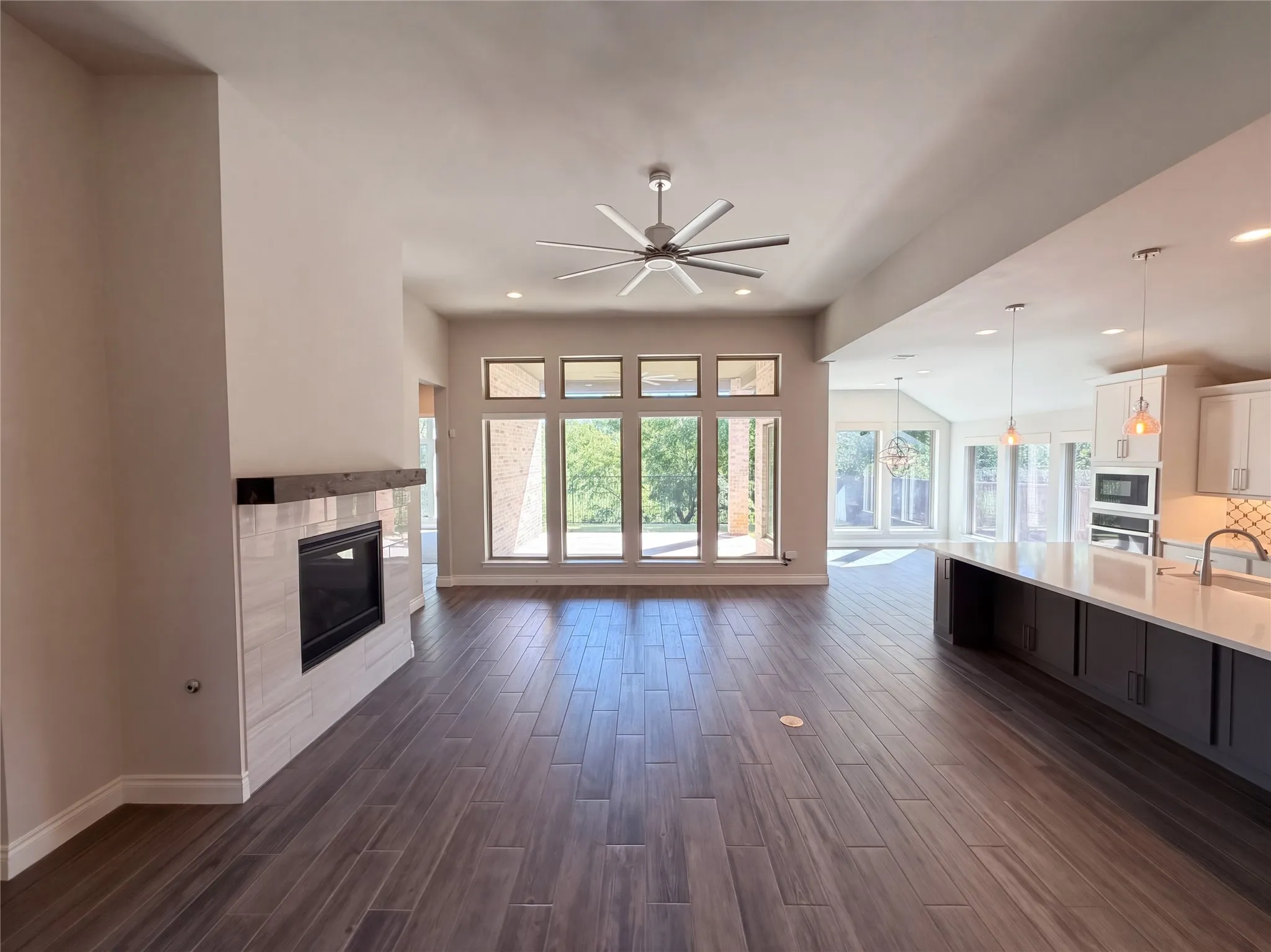 Single Family Residence For Sale in Denton County , 4201 Inverness Way, Denton, Texas 76210, 3 Bedroom, 4 Bathroom, 3 Garage spaces, 2,985 Sqft, built in 2020, mls#21406659, Real Estate Agent in Denton, Homes For Sale in Denton county, Homes For Sale in Denton, Realtor in Denton Texas, Real Estate Brokerage Independent Realty Texas, Luminita Cordes Realtor