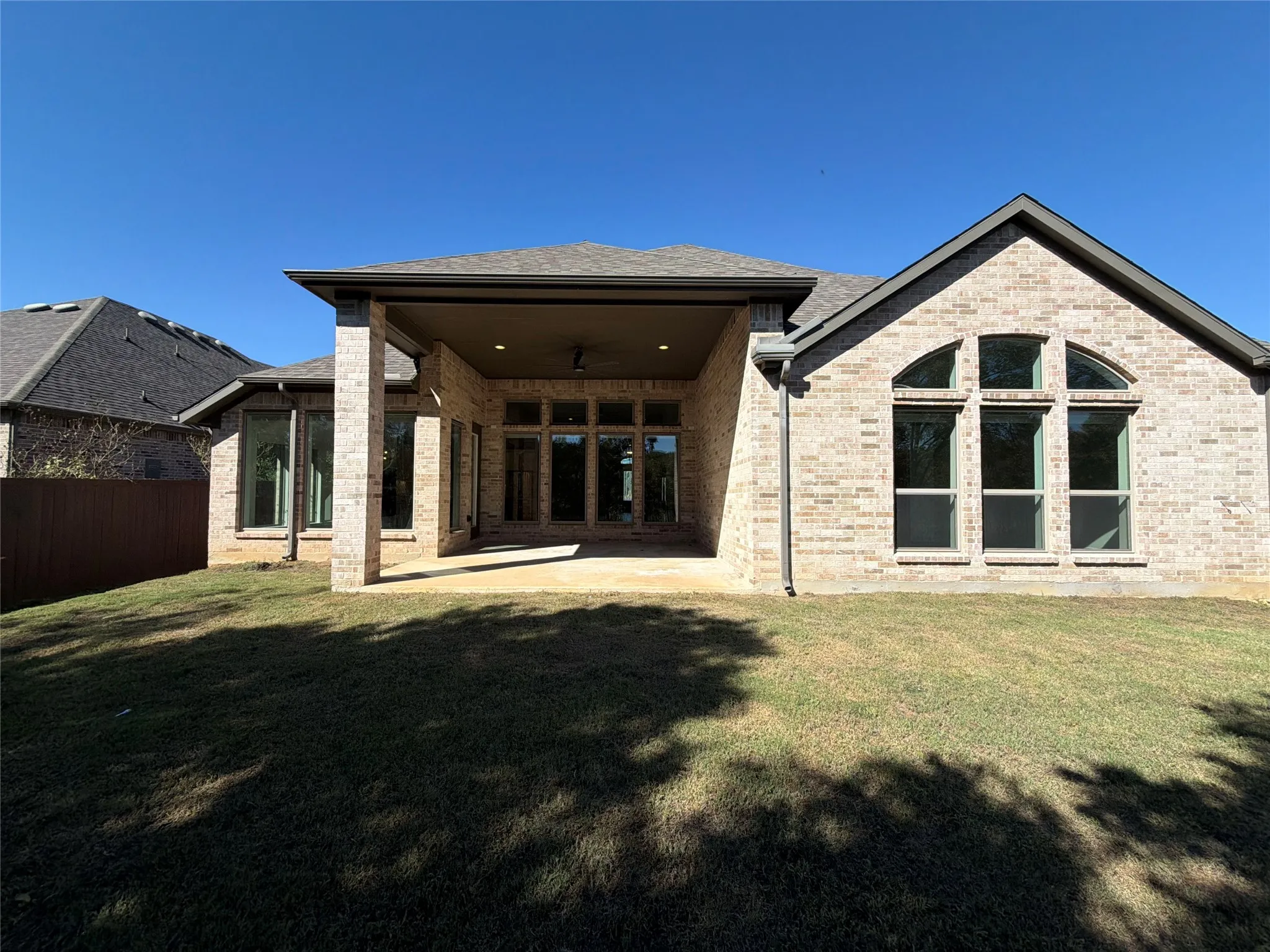 Single Family Residence For Sale in Denton County , 4201 Inverness Way, Denton, Texas 76210, 3 Bedroom, 4 Bathroom, 3 Garage spaces, 2,985 Sqft, built in 2020, mls#21406659, Real Estate Agent in Denton, Homes For Sale in Denton county, Homes For Sale in Denton, Realtor in Denton Texas, Real Estate Brokerage Independent Realty Texas, Luminita Cordes Realtor