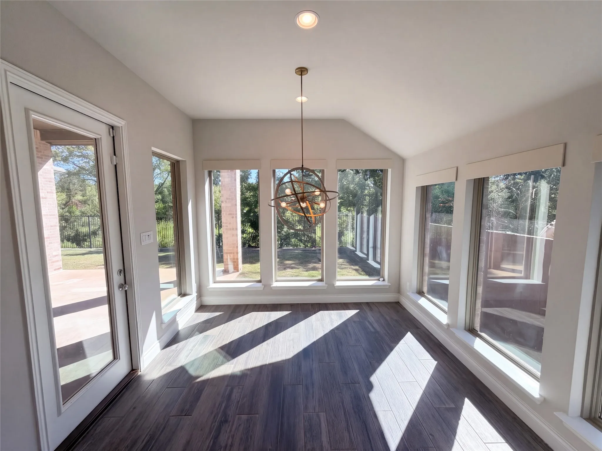 Single Family Residence For Sale in Denton County , 4201 Inverness Way, Denton, Texas 76210, 3 Bedroom, 4 Bathroom, 3 Garage spaces, 2,985 Sqft, built in 2020, mls#21406659, Real Estate Agent in Denton, Homes For Sale in Denton county, Homes For Sale in Denton, Realtor in Denton Texas, Real Estate Brokerage Independent Realty Texas, Luminita Cordes Realtor