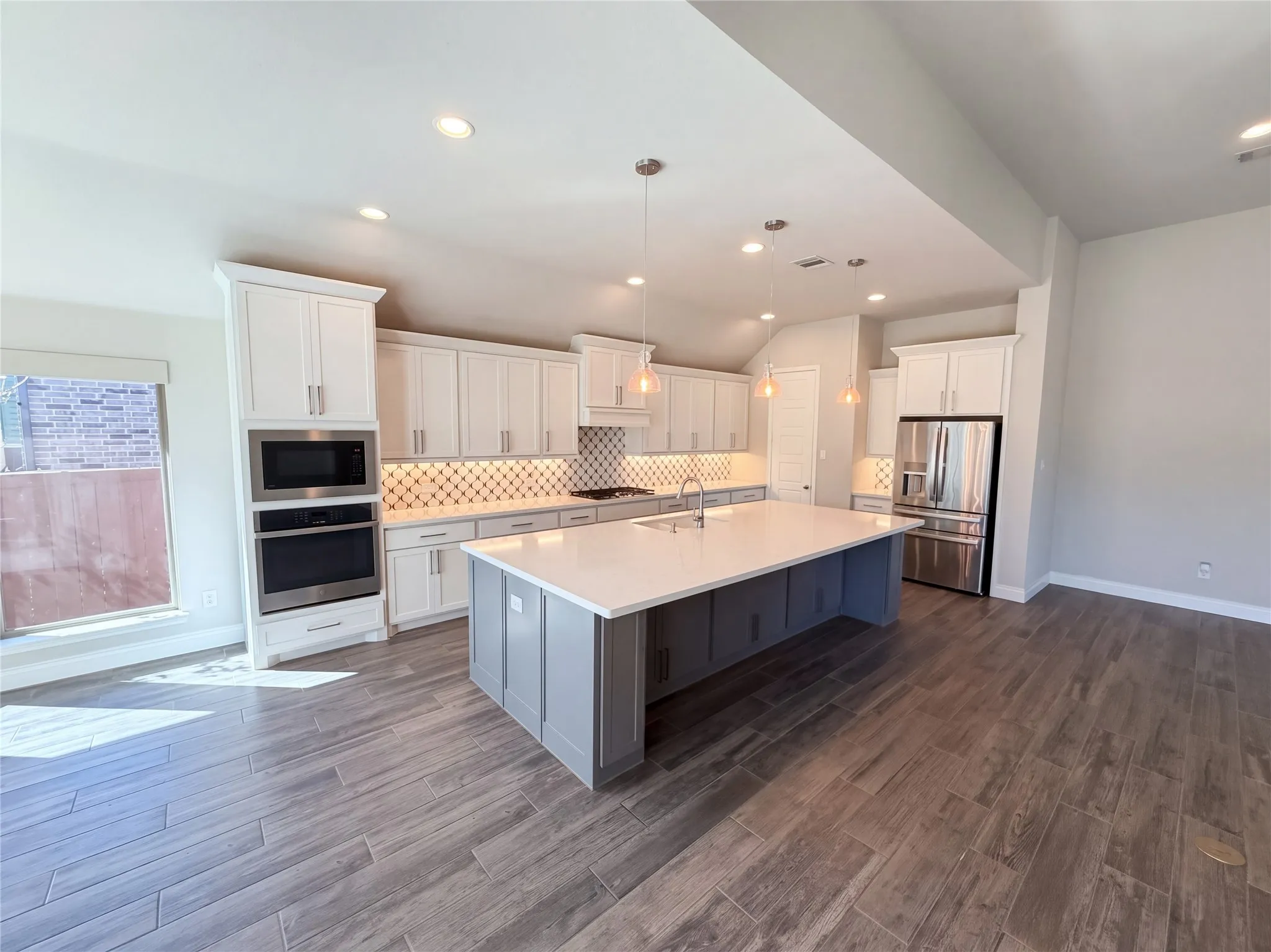 Single Family Residence For Sale in Denton County , 4201 Inverness Way, Denton, Texas 76210, 3 Bedroom, 4 Bathroom, 3 Garage spaces, 2,985 Sqft, built in 2020, mls#21406659, Real Estate Agent in Denton, Homes For Sale in Denton county, Homes For Sale in Denton, Realtor in Denton Texas, Real Estate Brokerage Independent Realty Texas, Luminita Cordes Realtor