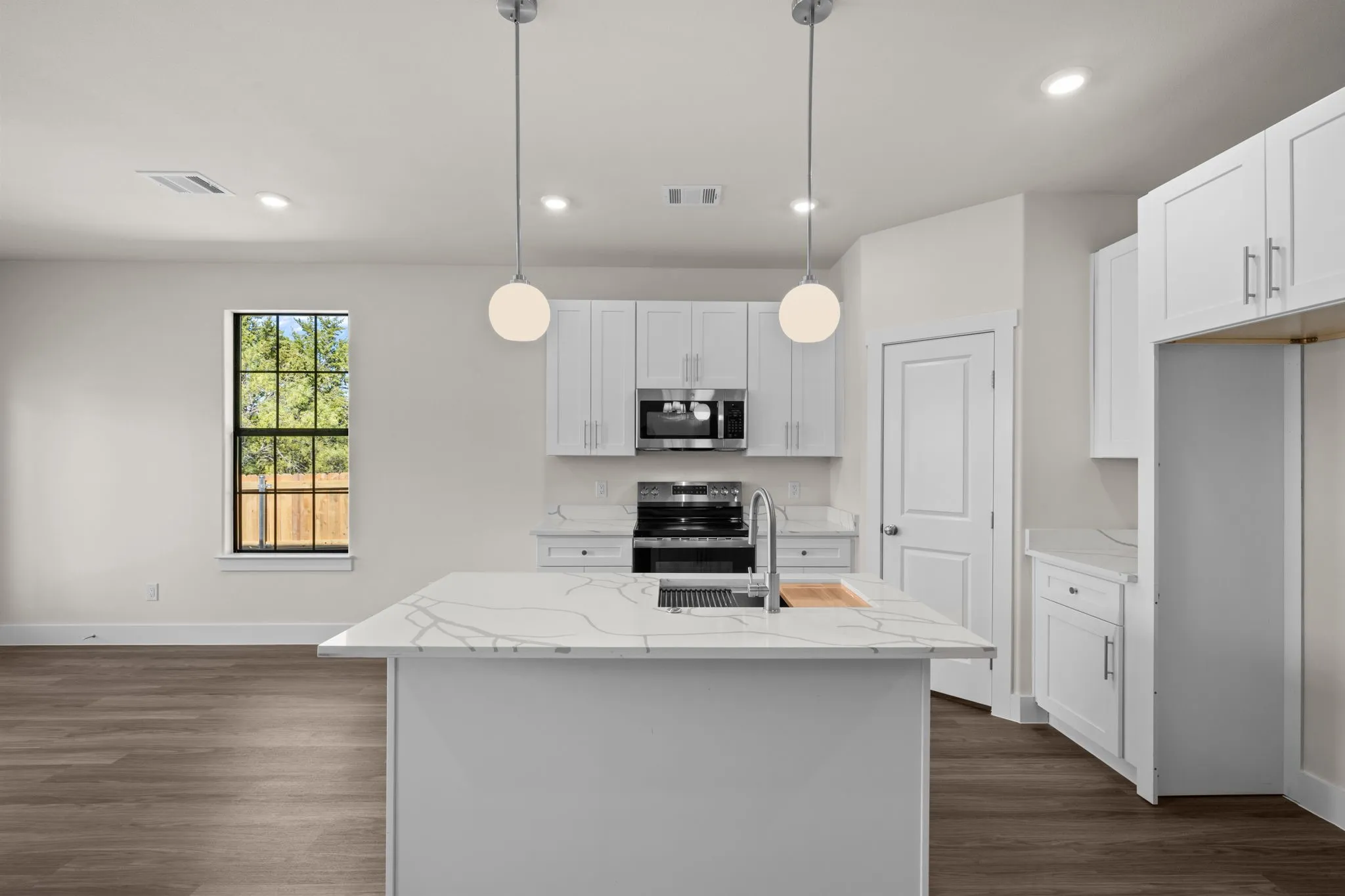 Single Family Residence For Sale in Hood County , 932 Bosque River Drive, Granbury, Texas 76048, 3 Bedroom, 2 Bathroom, 2 Garage spaces, 1,218 Sqft, built in 2026, mls#21407525, Real Estate Agent in Granbury, Homes For Sale in Hood county, Homes For Sale in Granbury, Realtor in Granbury Texas, Real Estate Brokerage Independent Realty Texas, Luminita Cordes Realtor