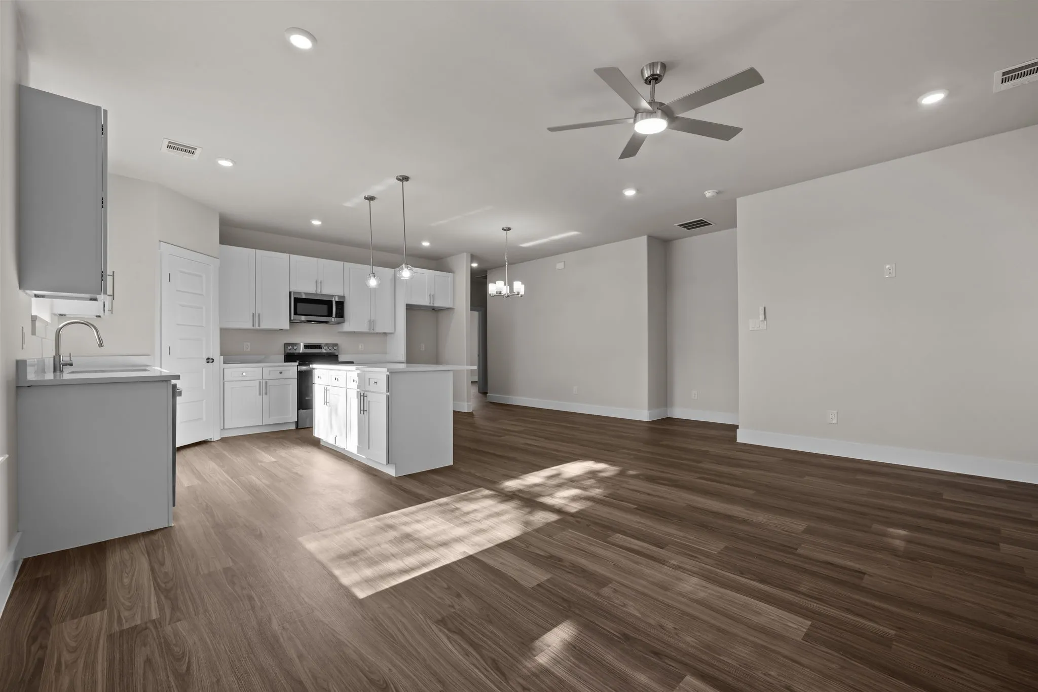 Single Family Residence For Sale in Hood County , 933 Nacogdoches River Drive, Granbury, Texas 76048, 3 Bedroom, 2 Bathroom, 1 Garage spaces, 1,313 Sqft, built in 2026, mls#21407505, Real Estate Agent in Granbury, Homes For Sale in Hood county, Homes For Sale in Granbury, Realtor in Granbury Texas, Real Estate Brokerage Independent Realty Texas, Luminita Cordes Realtor