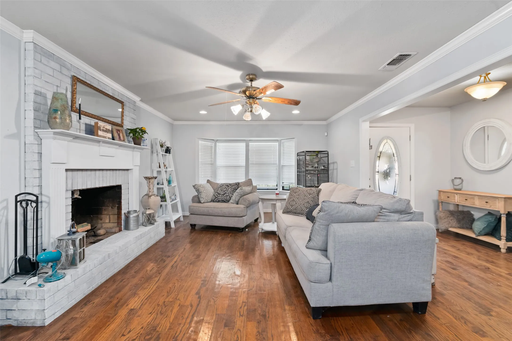 Single Family Residence For Sale in Grayson County , 301 N Lyon Street, Tom Bean, Texas 75491, 3 Bedroom, 3 Bathroom, 4 Garage spaces, 2,742 Sqft, built in 1981, mls#21408504, Real Estate Agent in Tom Bean, Homes For Sale in Grayson county, Homes For Sale in Tom Bean, Realtor in Tom Bean Texas, Real Estate Brokerage Independent Realty Texas, Luminita Cordes Realtor