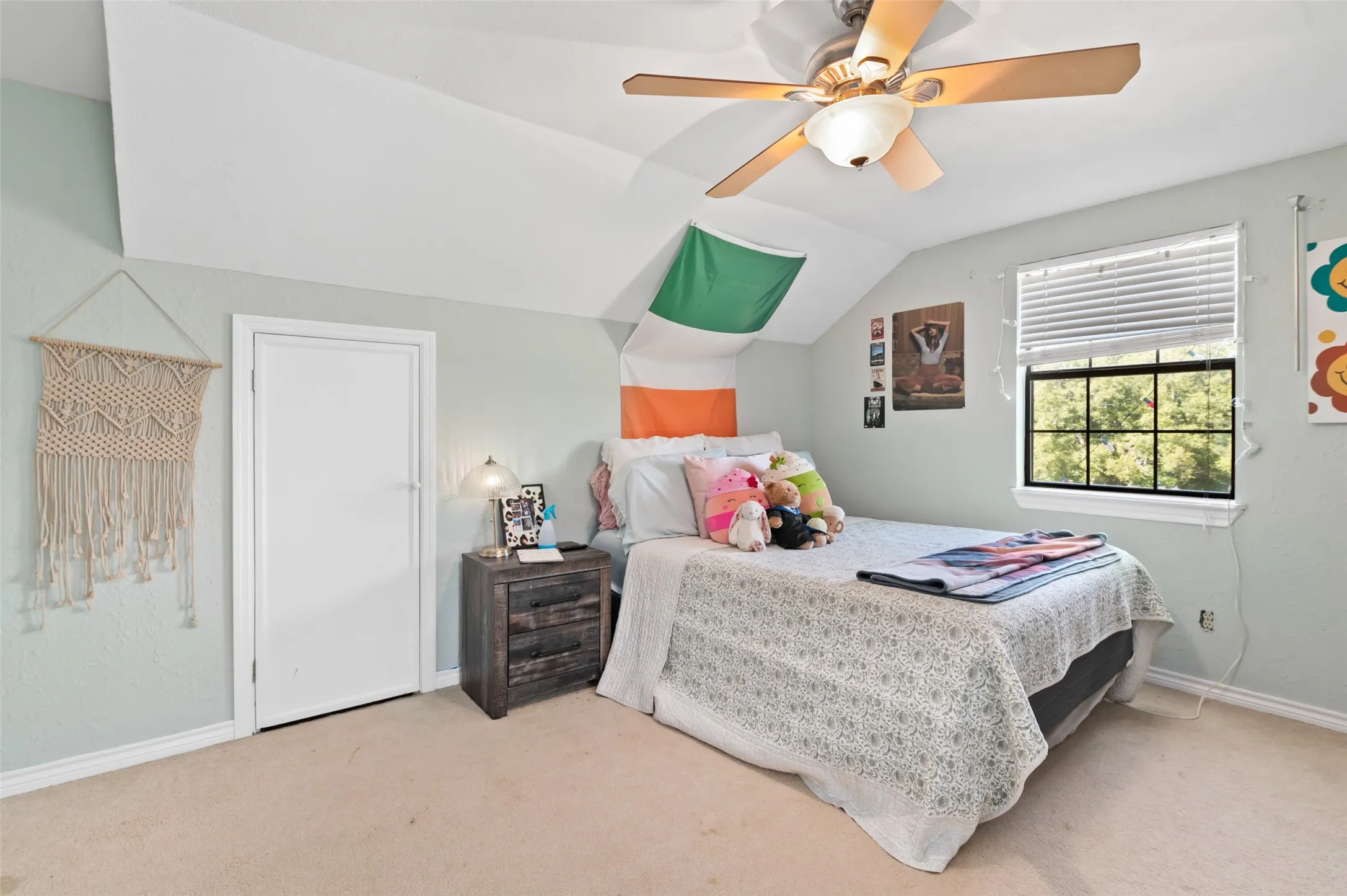 Single Family Residence For Sale in Grayson County , 301 N Lyon Street, Tom Bean, Texas 75491, 3 Bedroom, 3 Bathroom, 4 Garage spaces, 2,742 Sqft, built in 1981, mls#21408504, Real Estate Agent in Tom Bean, Homes For Sale in Grayson county, Homes For Sale in Tom Bean, Realtor in Tom Bean Texas, Real Estate Brokerage Independent Realty Texas, Luminita Cordes Realtor