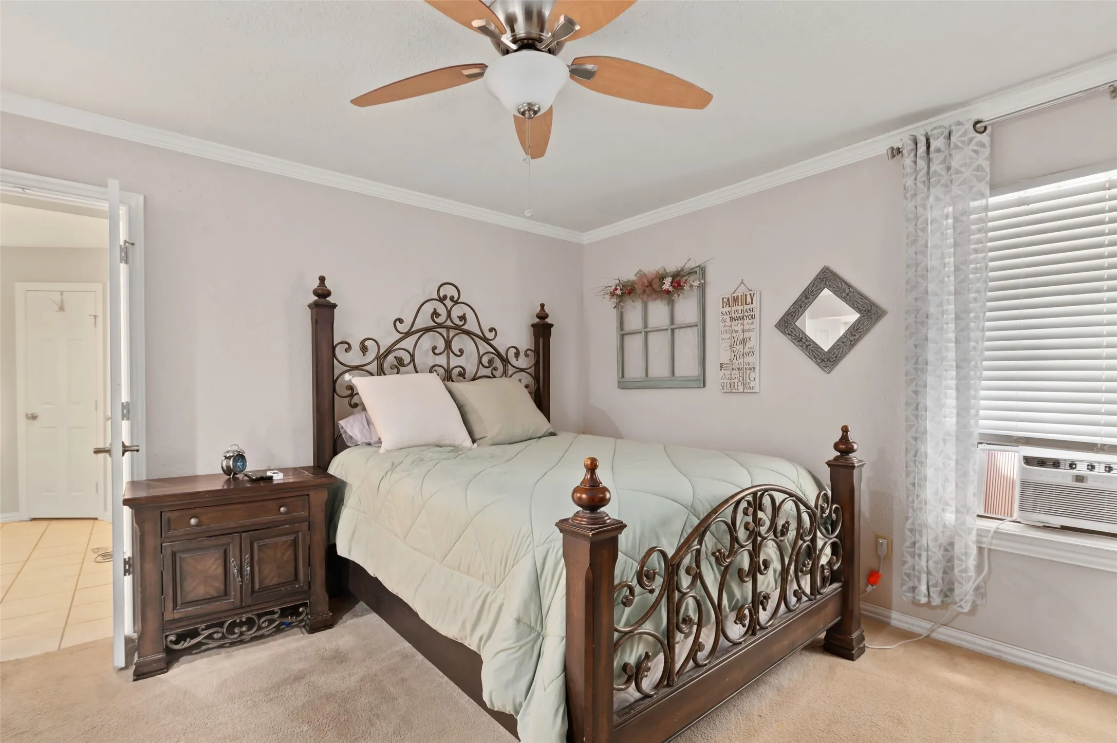 Single Family Residence For Sale in Grayson County , 301 N Lyon Street, Tom Bean, Texas 75491, 3 Bedroom, 3 Bathroom, 4 Garage spaces, 2,742 Sqft, built in 1981, mls#21408504, Real Estate Agent in Tom Bean, Homes For Sale in Grayson county, Homes For Sale in Tom Bean, Realtor in Tom Bean Texas, Real Estate Brokerage Independent Realty Texas, Luminita Cordes Realtor
