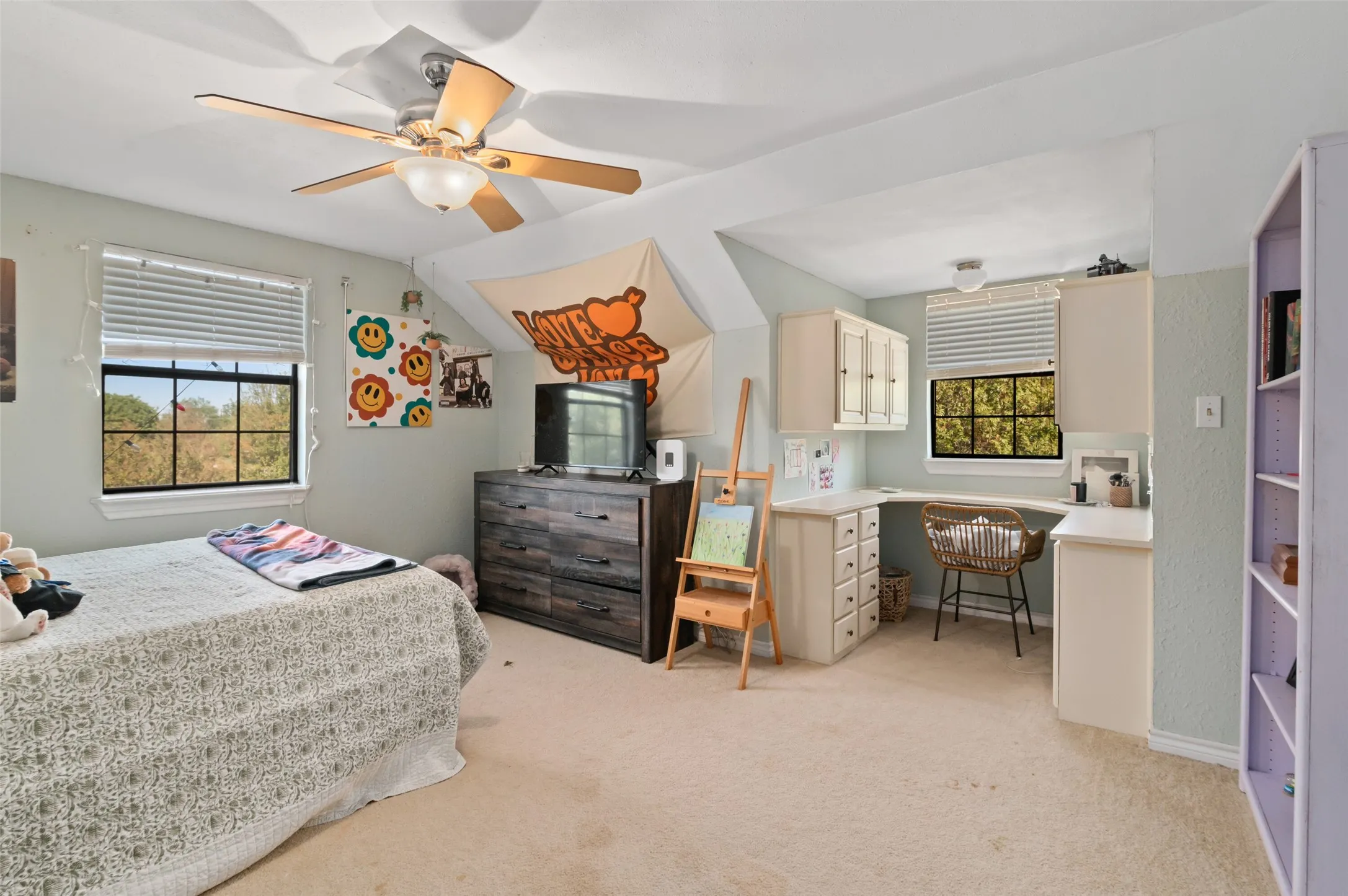 Single Family Residence For Sale in Grayson County , 301 N Lyon Street, Tom Bean, Texas 75491, 3 Bedroom, 3 Bathroom, 4 Garage spaces, 2,742 Sqft, built in 1981, mls#21408504, Real Estate Agent in Tom Bean, Homes For Sale in Grayson county, Homes For Sale in Tom Bean, Realtor in Tom Bean Texas, Real Estate Brokerage Independent Realty Texas, Luminita Cordes Realtor
