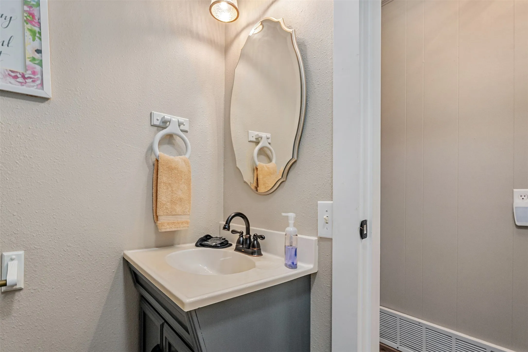 Hotel/Motel For Sale in Van Zandt County , 133 S Buffalo Street, Canton, Texas 75103, 0, 0, Garage spaces, 0 Sqft, built in 1920, mls#21408287, Real Estate Agent in Canton, Homes For Sale in Van Zandt county, Homes For Sale in Canton, Realtor in Canton Texas, Real Estate Brokerage Independent Realty Texas, Luminita Cordes Realtor