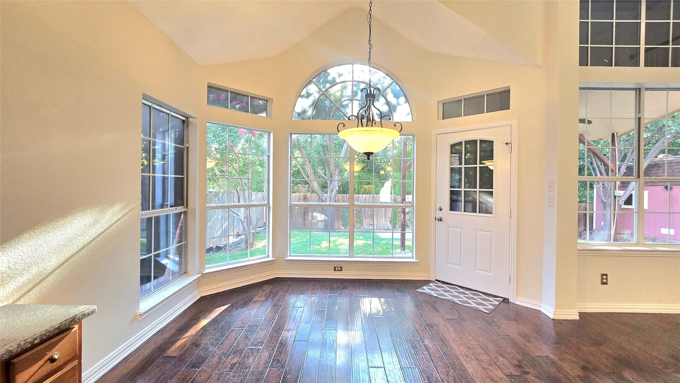 Single Family Residence For Sale in Tarrant County , 3455 Daisy Lane, Grand Prairie, Texas 75052, 5 Bedroom, 3 Bathroom, 2 Garage spaces, 3,387 Sqft, built in 2000, mls#21408514, Real Estate Agent in Grand Prairie, Homes For Sale in Tarrant county, Homes For Sale in Grand Prairie, Realtor in Grand Prairie Texas, Real Estate Brokerage Independent Realty Texas, Luminita Cordes Realtor