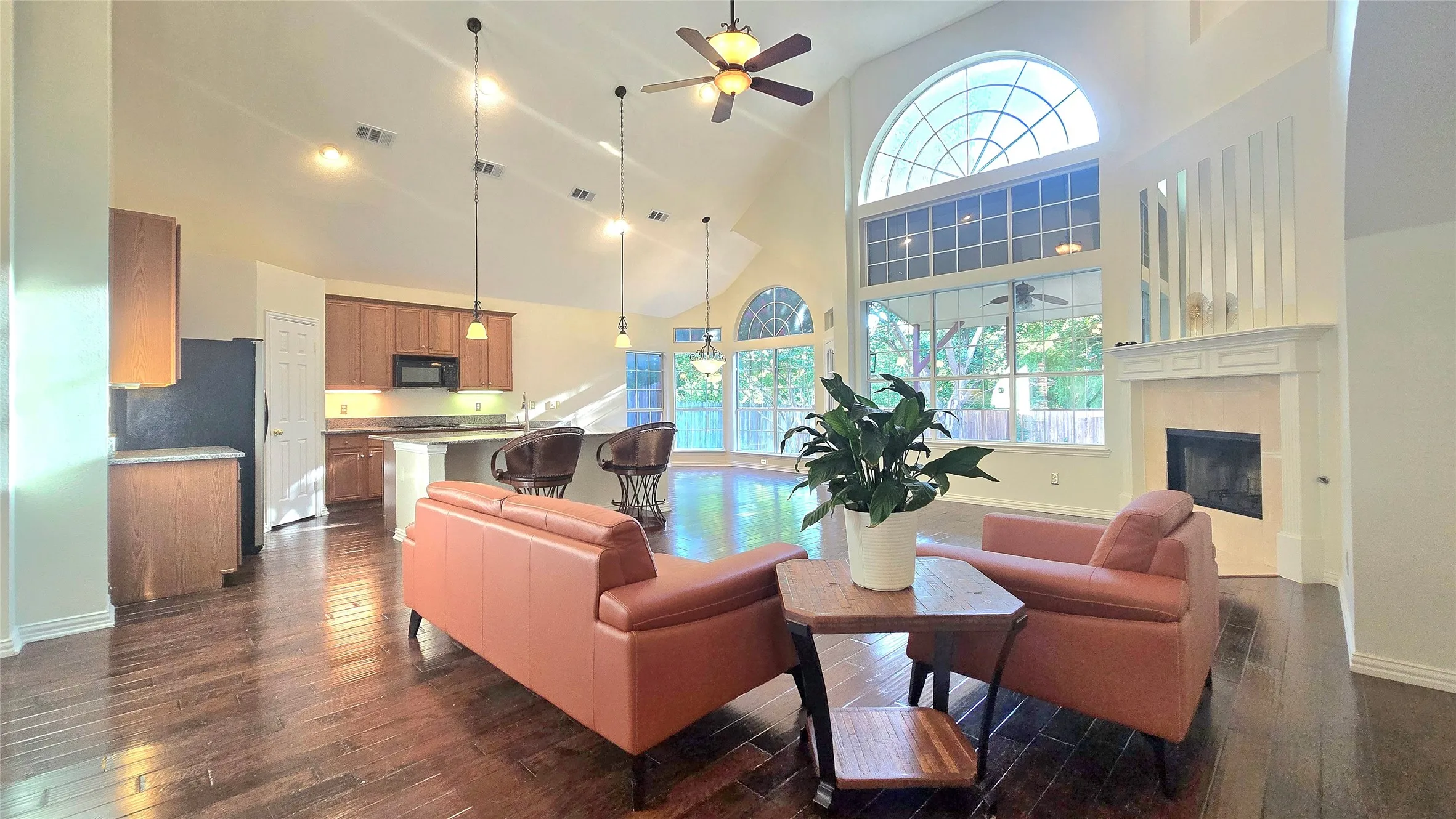 Single Family Residence For Sale in Tarrant County , 3455 Daisy Lane, Grand Prairie, Texas 75052, 5 Bedroom, 3 Bathroom, 2 Garage spaces, 3,387 Sqft, built in 2000, mls#21408514, Real Estate Agent in Grand Prairie, Homes For Sale in Tarrant county, Homes For Sale in Grand Prairie, Realtor in Grand Prairie Texas, Real Estate Brokerage Independent Realty Texas, Luminita Cordes Realtor
