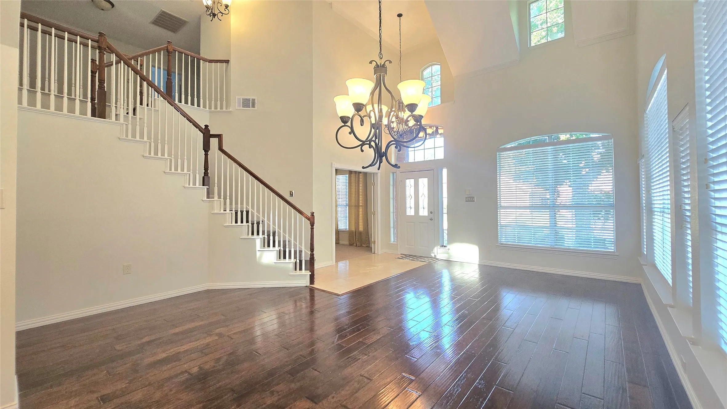 Single Family Residence For Sale in Tarrant County , 3455 Daisy Lane, Grand Prairie, Texas 75052, 5 Bedroom, 3 Bathroom, 2 Garage spaces, 3,387 Sqft, built in 2000, mls#21408514, Real Estate Agent in Grand Prairie, Homes For Sale in Tarrant county, Homes For Sale in Grand Prairie, Realtor in Grand Prairie Texas, Real Estate Brokerage Independent Realty Texas, Luminita Cordes Realtor