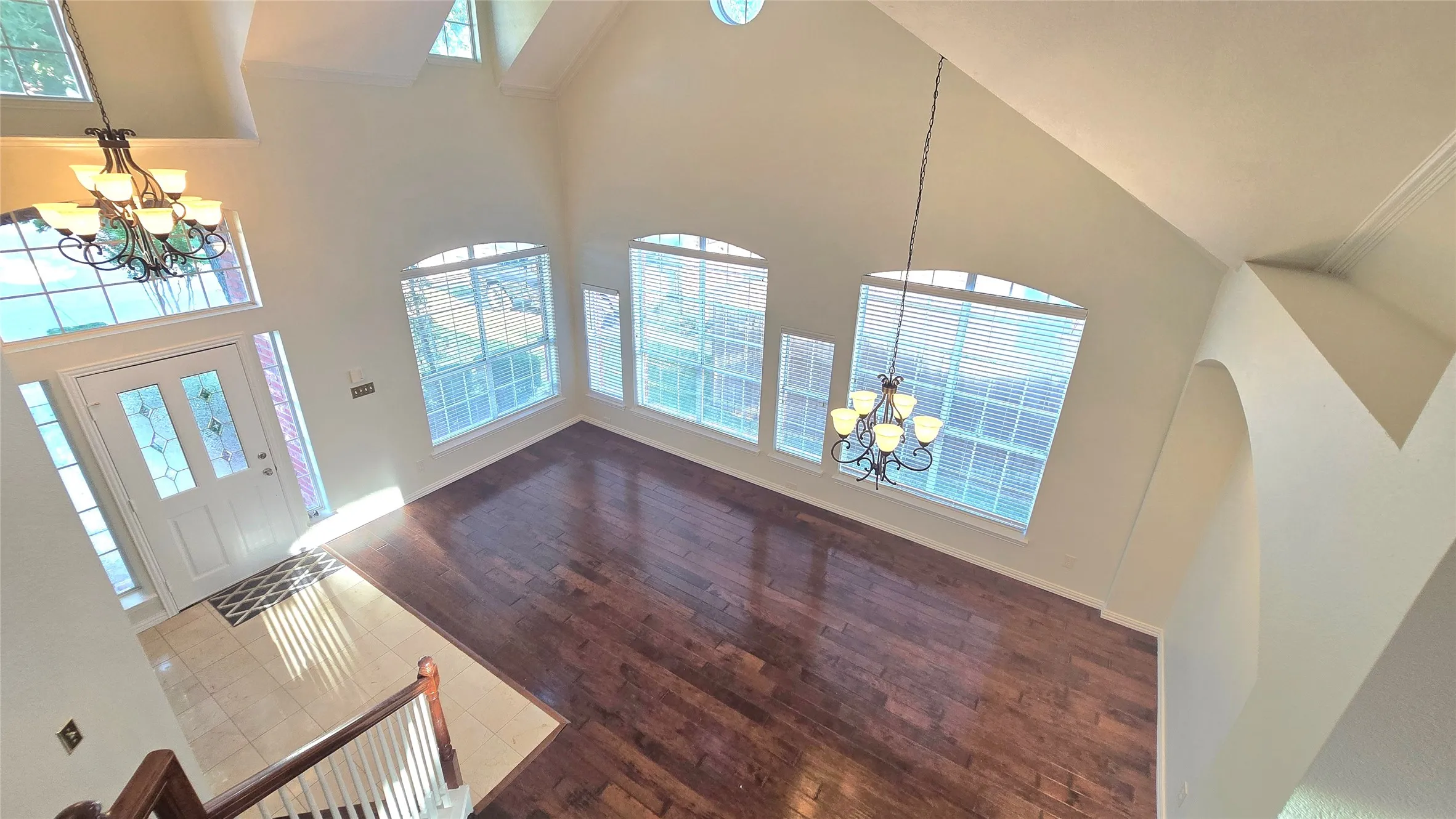 Single Family Residence For Sale in Tarrant County , 3455 Daisy Lane, Grand Prairie, Texas 75052, 5 Bedroom, 3 Bathroom, 2 Garage spaces, 3,387 Sqft, built in 2000, mls#21408514, Real Estate Agent in Grand Prairie, Homes For Sale in Tarrant county, Homes For Sale in Grand Prairie, Realtor in Grand Prairie Texas, Real Estate Brokerage Independent Realty Texas, Luminita Cordes Realtor