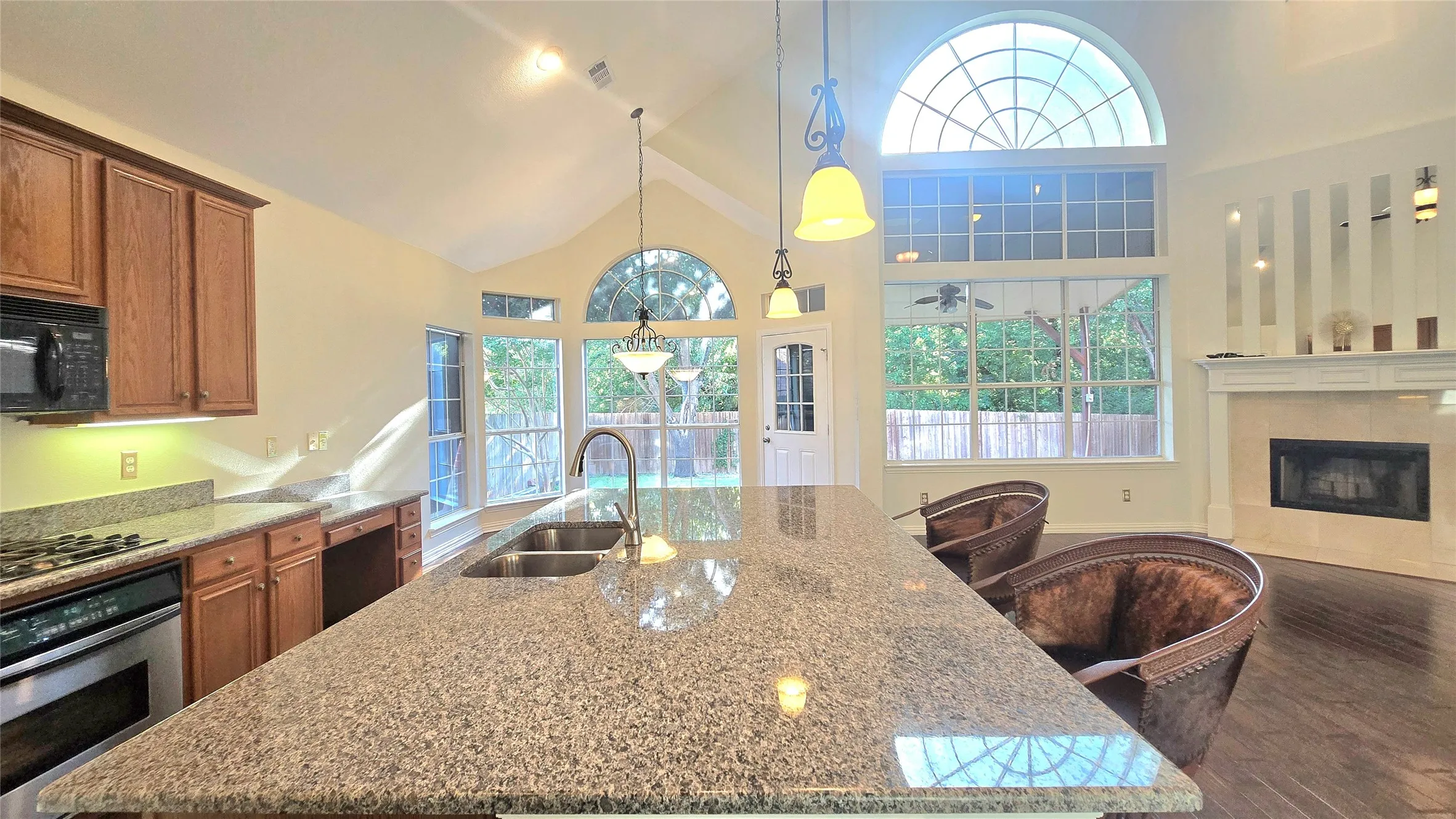 Single Family Residence For Sale in Tarrant County , 3455 Daisy Lane, Grand Prairie, Texas 75052, 5 Bedroom, 3 Bathroom, 2 Garage spaces, 3,387 Sqft, built in 2000, mls#21408514, Real Estate Agent in Grand Prairie, Homes For Sale in Tarrant county, Homes For Sale in Grand Prairie, Realtor in Grand Prairie Texas, Real Estate Brokerage Independent Realty Texas, Luminita Cordes Realtor