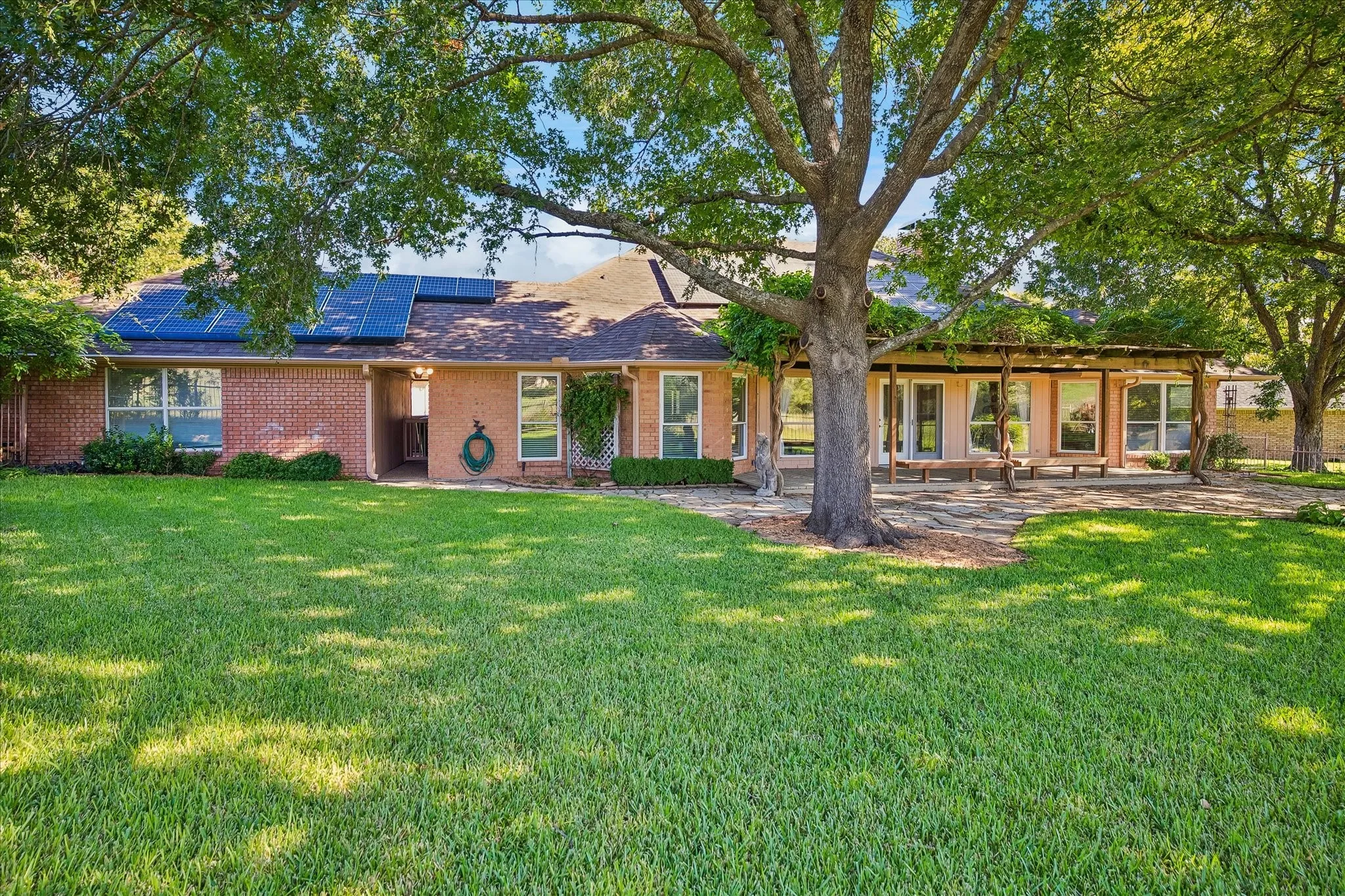 Single Family Residence For Sale in Tarrant County , 4424 Fair Ridge Drive, Fort Worth, Texas 76008, 3 Bedroom, 2 Bathroom, 3 Garage spaces, 2,698 Sqft, built in 1991, mls#21400921, Real Estate Agent in Fort Worth, Homes For Sale in Tarrant county, Homes For Sale in Fort Worth, Realtor in Fort Worth Texas, Real Estate Brokerage Independent Realty Texas, Luminita Cordes Realtor