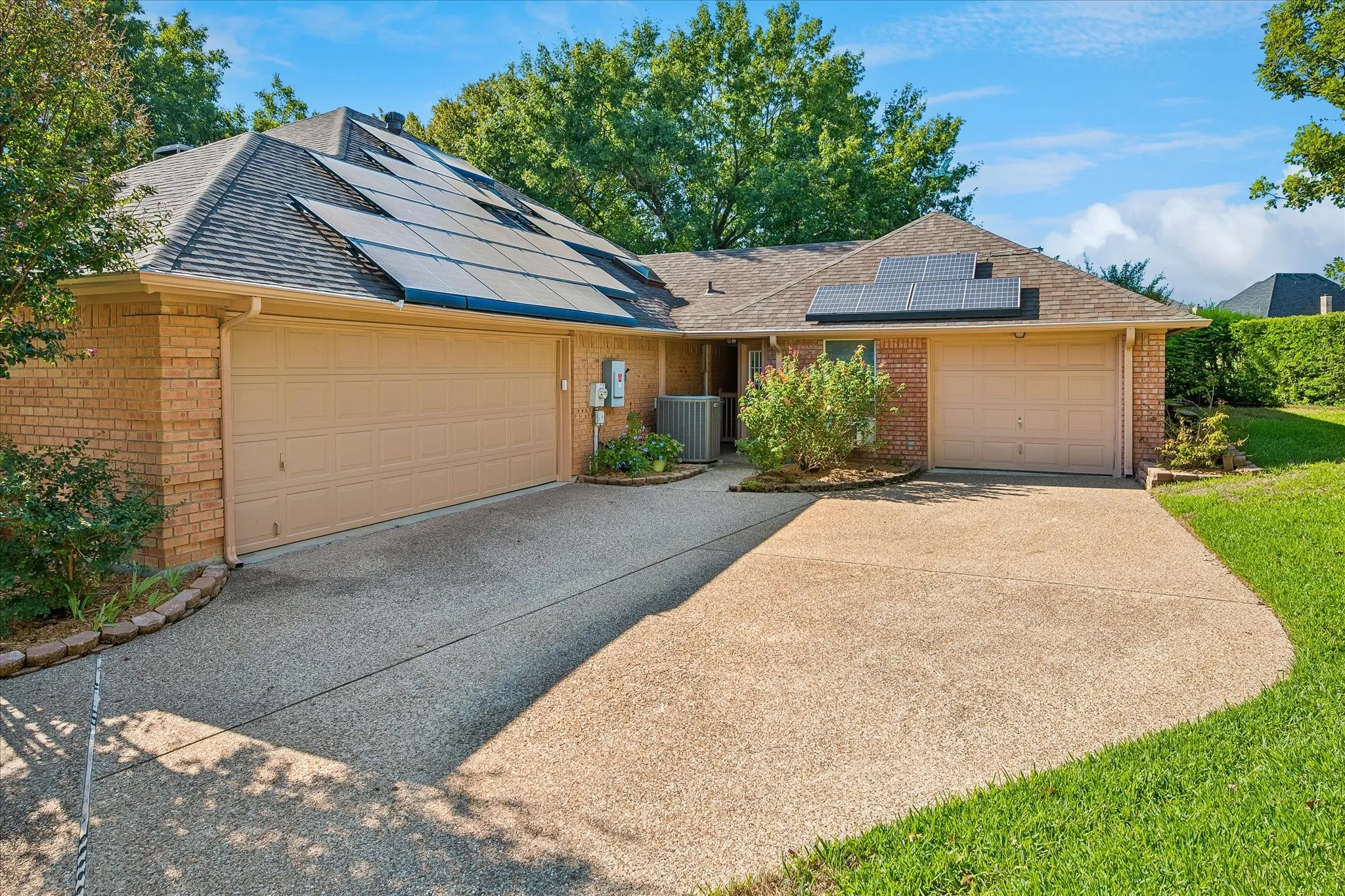 Single Family Residence For Sale in Tarrant County , 4424 Fair Ridge Drive, Fort Worth, Texas 76008, 3 Bedroom, 2 Bathroom, 3 Garage spaces, 2,698 Sqft, built in 1991, mls#21400921, Real Estate Agent in Fort Worth, Homes For Sale in Tarrant county, Homes For Sale in Fort Worth, Realtor in Fort Worth Texas, Real Estate Brokerage Independent Realty Texas, Luminita Cordes Realtor