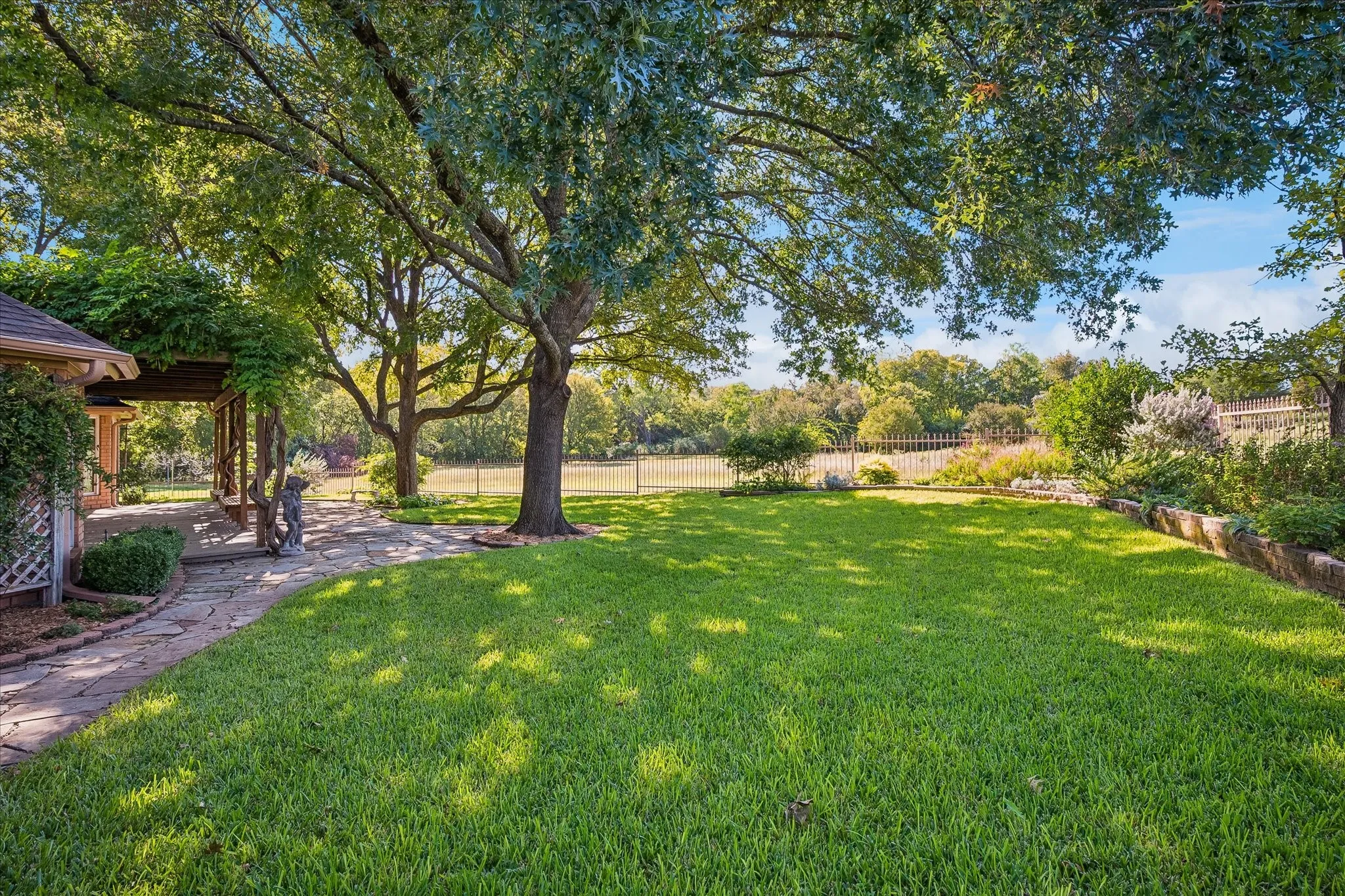 Single Family Residence For Sale in Tarrant County , 4424 Fair Ridge Drive, Fort Worth, Texas 76008, 3 Bedroom, 2 Bathroom, 3 Garage spaces, 2,698 Sqft, built in 1991, mls#21400921, Real Estate Agent in Fort Worth, Homes For Sale in Tarrant county, Homes For Sale in Fort Worth, Realtor in Fort Worth Texas, Real Estate Brokerage Independent Realty Texas, Luminita Cordes Realtor