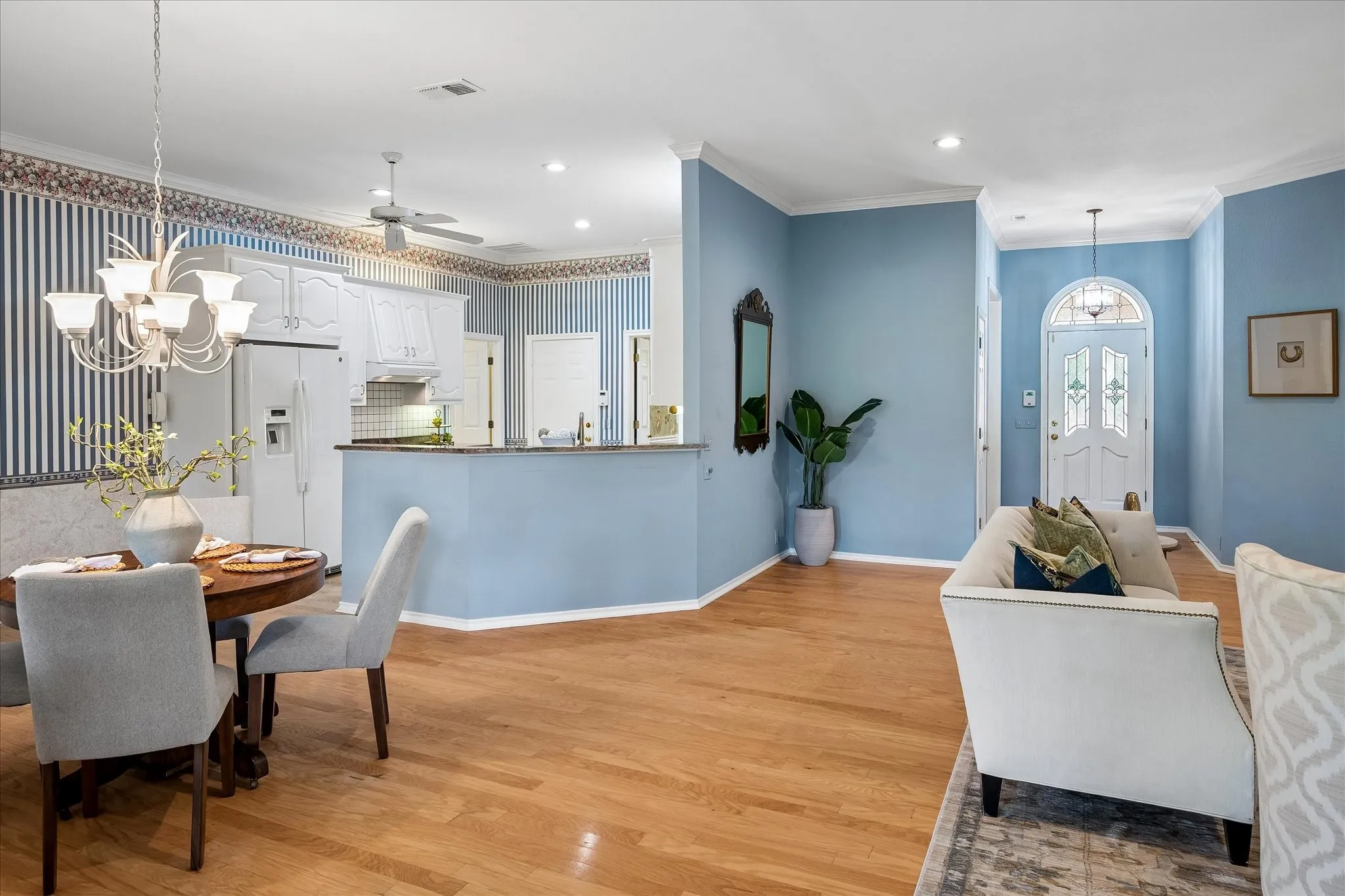 Single Family Residence For Sale in Tarrant County , 4424 Fair Ridge Drive, Fort Worth, Texas 76008, 3 Bedroom, 2 Bathroom, 3 Garage spaces, 2,698 Sqft, built in 1991, mls#21400921, Real Estate Agent in Fort Worth, Homes For Sale in Tarrant county, Homes For Sale in Fort Worth, Realtor in Fort Worth Texas, Real Estate Brokerage Independent Realty Texas, Luminita Cordes Realtor