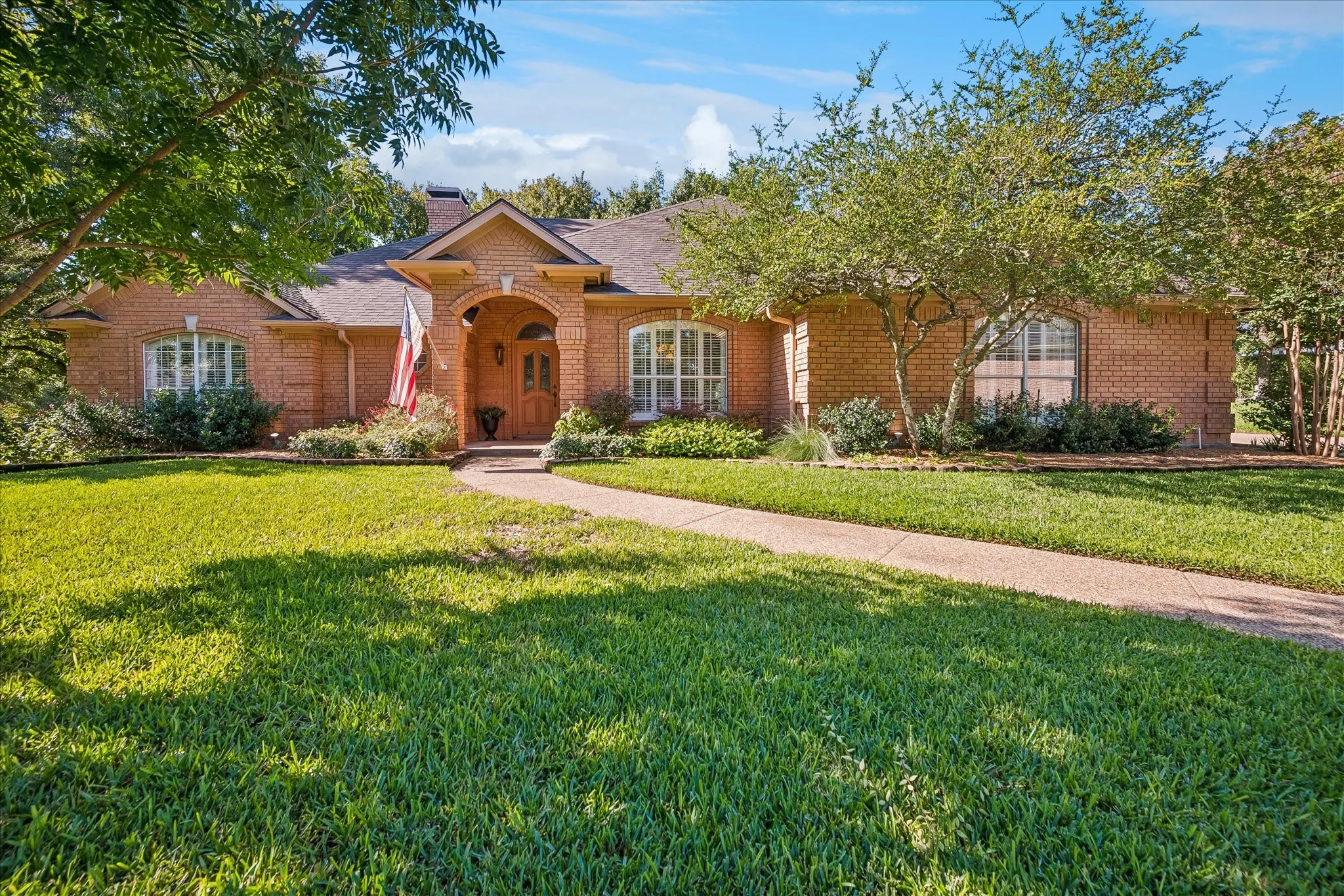 Single Family Residence For Sale in Tarrant County , 4424 Fair Ridge Drive, Fort Worth, Texas 76008, 3 Bedroom, 2 Bathroom, 3 Garage spaces, 2,698 Sqft, built in 1991, mls#21400921, Real Estate Agent in Fort Worth, Homes For Sale in Tarrant county, Homes For Sale in Fort Worth, Realtor in Fort Worth Texas, Real Estate Brokerage Independent Realty Texas, Luminita Cordes Realtor