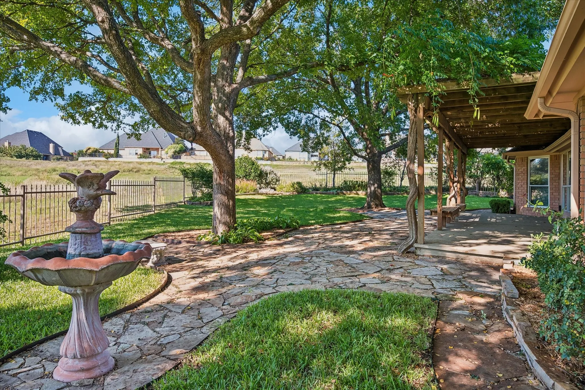 Single Family Residence For Sale in Tarrant County , 4424 Fair Ridge Drive, Fort Worth, Texas 76008, 3 Bedroom, 2 Bathroom, 3 Garage spaces, 2,698 Sqft, built in 1991, mls#21400921, Real Estate Agent in Fort Worth, Homes For Sale in Tarrant county, Homes For Sale in Fort Worth, Realtor in Fort Worth Texas, Real Estate Brokerage Independent Realty Texas, Luminita Cordes Realtor