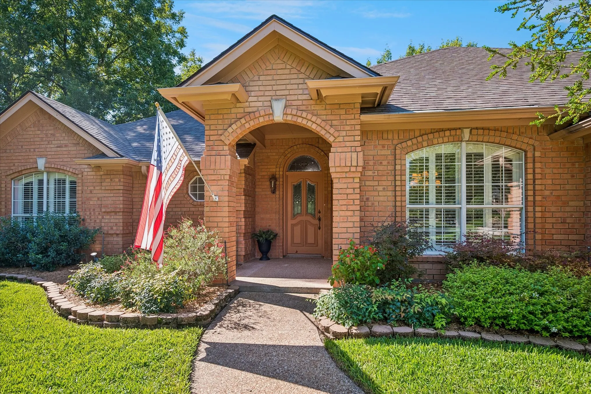Single Family Residence For Sale in Tarrant County , 4424 Fair Ridge Drive, Fort Worth, Texas 76008, 3 Bedroom, 2 Bathroom, 3 Garage spaces, 2,698 Sqft, built in 1991, mls#21400921, Real Estate Agent in Fort Worth, Homes For Sale in Tarrant county, Homes For Sale in Fort Worth, Realtor in Fort Worth Texas, Real Estate Brokerage Independent Realty Texas, Luminita Cordes Realtor