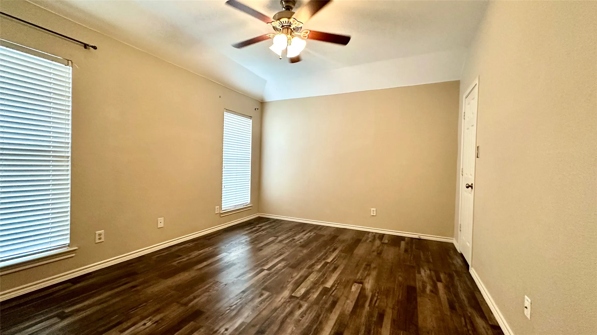 Single Family Residence For Rent in Denton County , 1402 Peregrine Street, Lewisville, Texas 75077, 3 Bedroom, 2 Bathroom, 2 Garage spaces, 1,410 Sqft, built in 1999, mls#21408518, Real Estate Agent in Lewisville, Homes For Rent in Denton county, Homes For Rent in Lewisville, Realtor in Lewisville Texas, Real Estate Brokerage Independent Realty Texas, Luminita Cordes Realtor