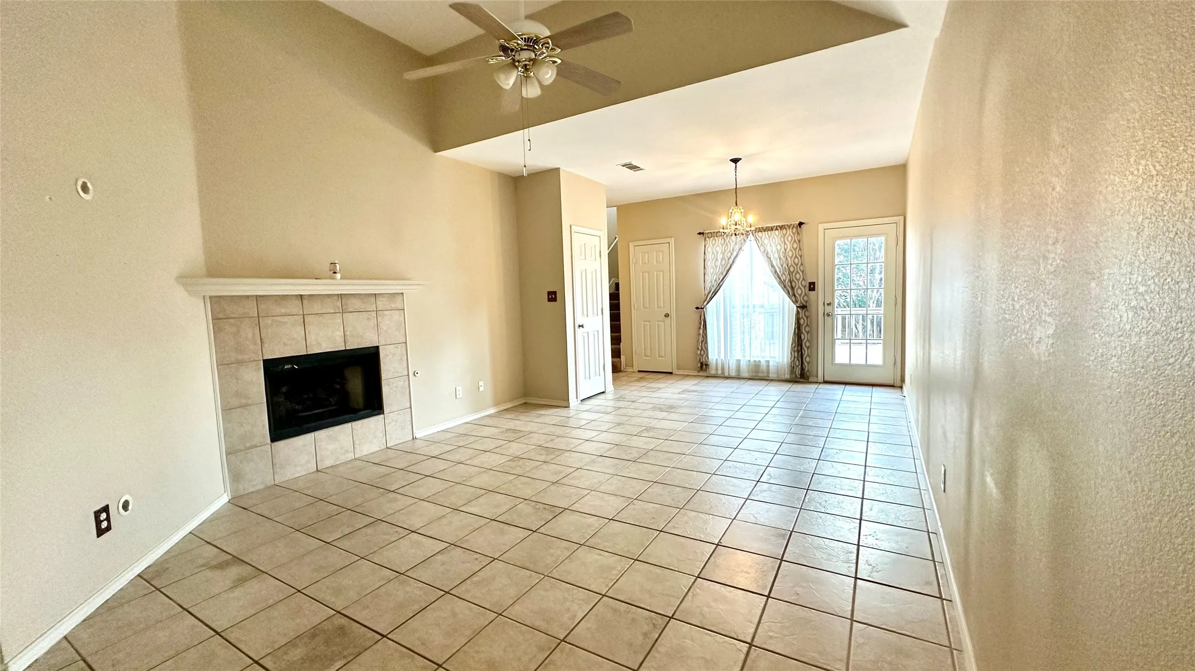 Single Family Residence For Rent in Denton County , 1402 Peregrine Street, Lewisville, Texas 75077, 3 Bedroom, 2 Bathroom, 2 Garage spaces, 1,410 Sqft, built in 1999, mls#21408518, Real Estate Agent in Lewisville, Homes For Rent in Denton county, Homes For Rent in Lewisville, Realtor in Lewisville Texas, Real Estate Brokerage Independent Realty Texas, Luminita Cordes Realtor