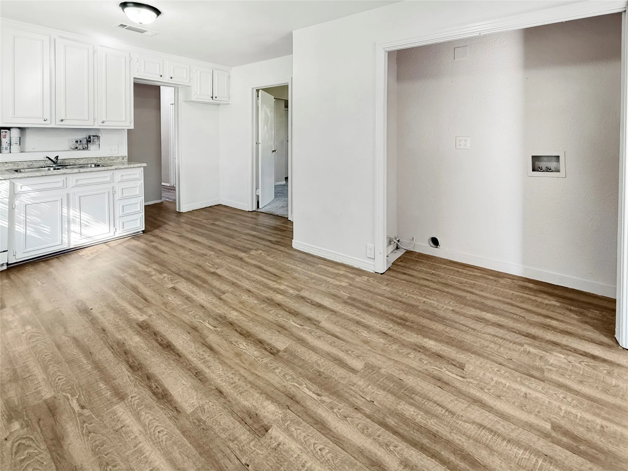 Single Family Residence For Rent in Dallas County , 1009 E 11th Street, Dallas, Texas 75203, 4 Bedroom, 2 Bathroom, 1 Garage spaces, 2,291 Sqft, built in 1925, mls#21400428, Real Estate Agent in Dallas, Homes For Rent in Dallas county, Homes For Rent in Dallas, Realtor in Dallas Texas, Real Estate Brokerage Independent Realty Texas, Luminita Cordes Realtor