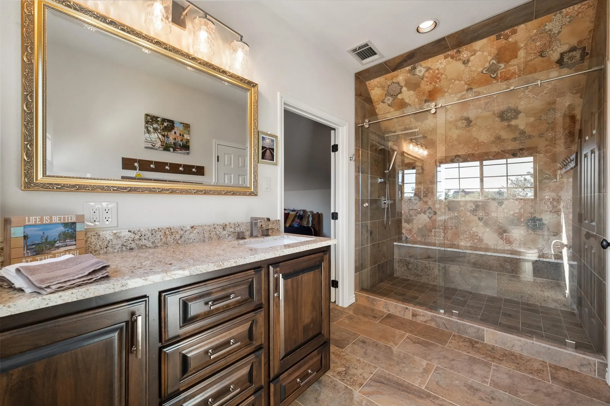 Single Family Residence For Sale in Navarro County , 470 White Rock Road, Corsicana, Texas 75109, 5 Bedroom, 5 Bathroom, 3 Garage spaces, 3,750 Sqft, built in 2013, mls#21408279, Real Estate Agent in Corsicana, Homes For Sale in Navarro county, Homes For Sale in Corsicana, Realtor in Corsicana Texas, Real Estate Brokerage Independent Realty Texas, Luminita Cordes Realtor