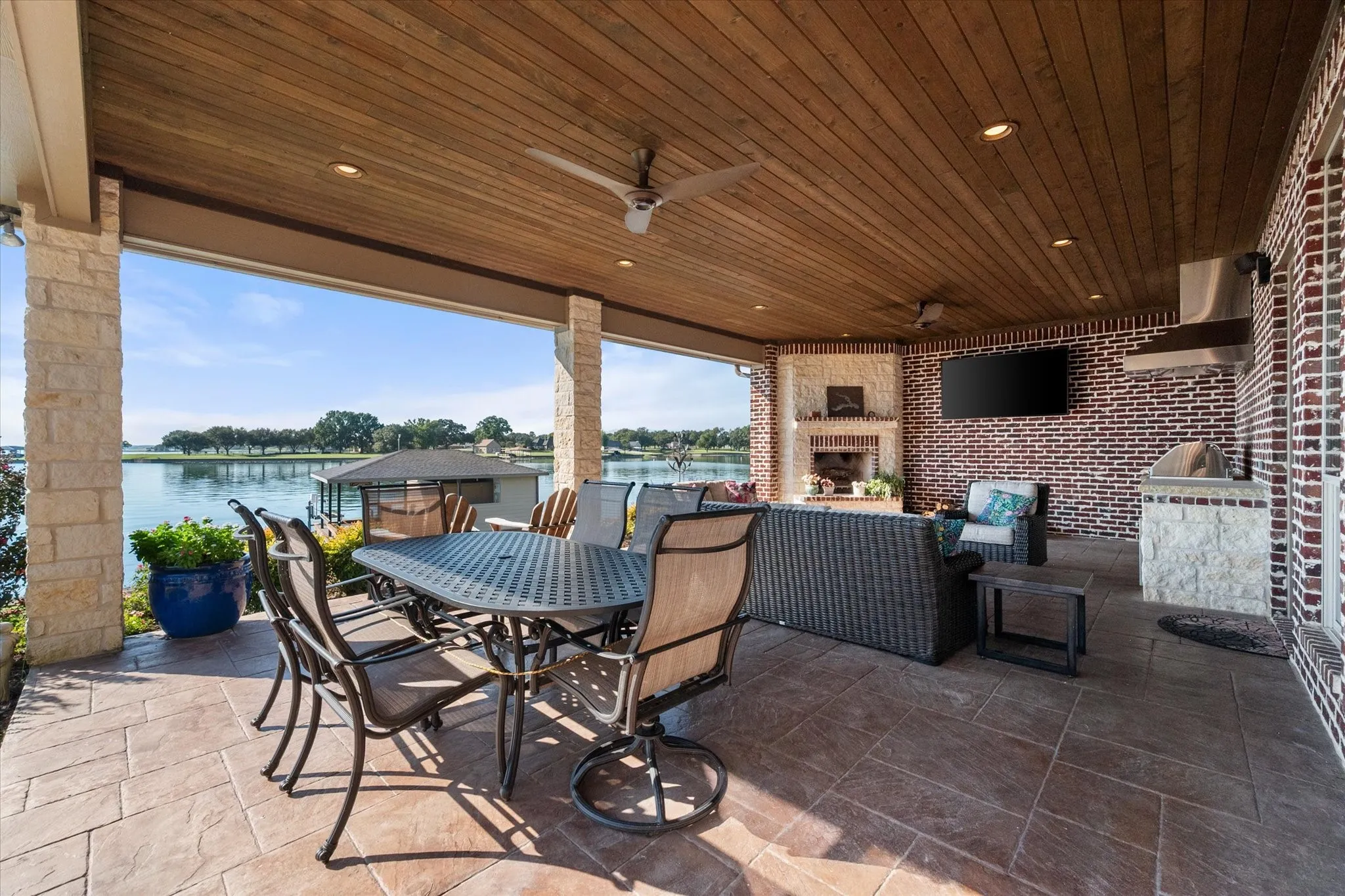 Single Family Residence For Sale in Navarro County , 470 White Rock Road, Corsicana, Texas 75109, 5 Bedroom, 5 Bathroom, 3 Garage spaces, 3,750 Sqft, built in 2013, mls#21408279, Real Estate Agent in Corsicana, Homes For Sale in Navarro county, Homes For Sale in Corsicana, Realtor in Corsicana Texas, Real Estate Brokerage Independent Realty Texas, Luminita Cordes Realtor