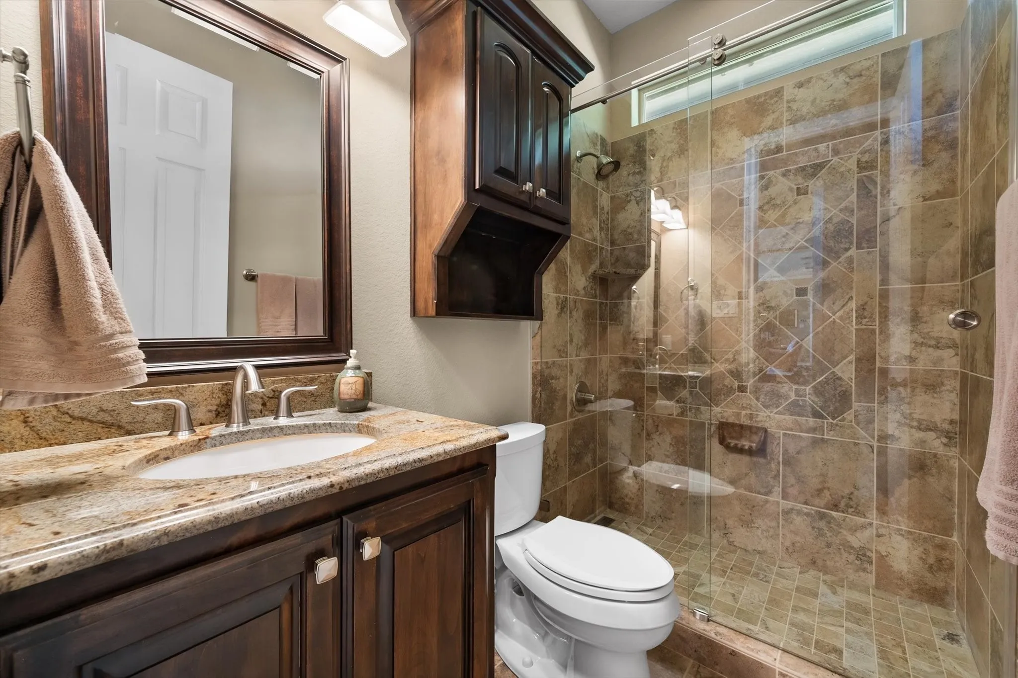 Single Family Residence For Sale in Navarro County , 470 White Rock Road, Corsicana, Texas 75109, 5 Bedroom, 5 Bathroom, 3 Garage spaces, 3,750 Sqft, built in 2013, mls#21408279, Real Estate Agent in Corsicana, Homes For Sale in Navarro county, Homes For Sale in Corsicana, Realtor in Corsicana Texas, Real Estate Brokerage Independent Realty Texas, Luminita Cordes Realtor