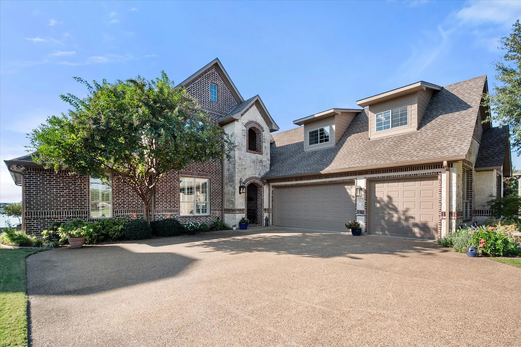 Single Family Residence For Sale in Navarro County , 470 White Rock Road, Corsicana, Texas 75109, 5 Bedroom, 5 Bathroom, 3 Garage spaces, 3,750 Sqft, built in 2013, mls#21408279, Real Estate Agent in Corsicana, Homes For Sale in Navarro county, Homes For Sale in Corsicana, Realtor in Corsicana Texas, Real Estate Brokerage Independent Realty Texas, Luminita Cordes Realtor