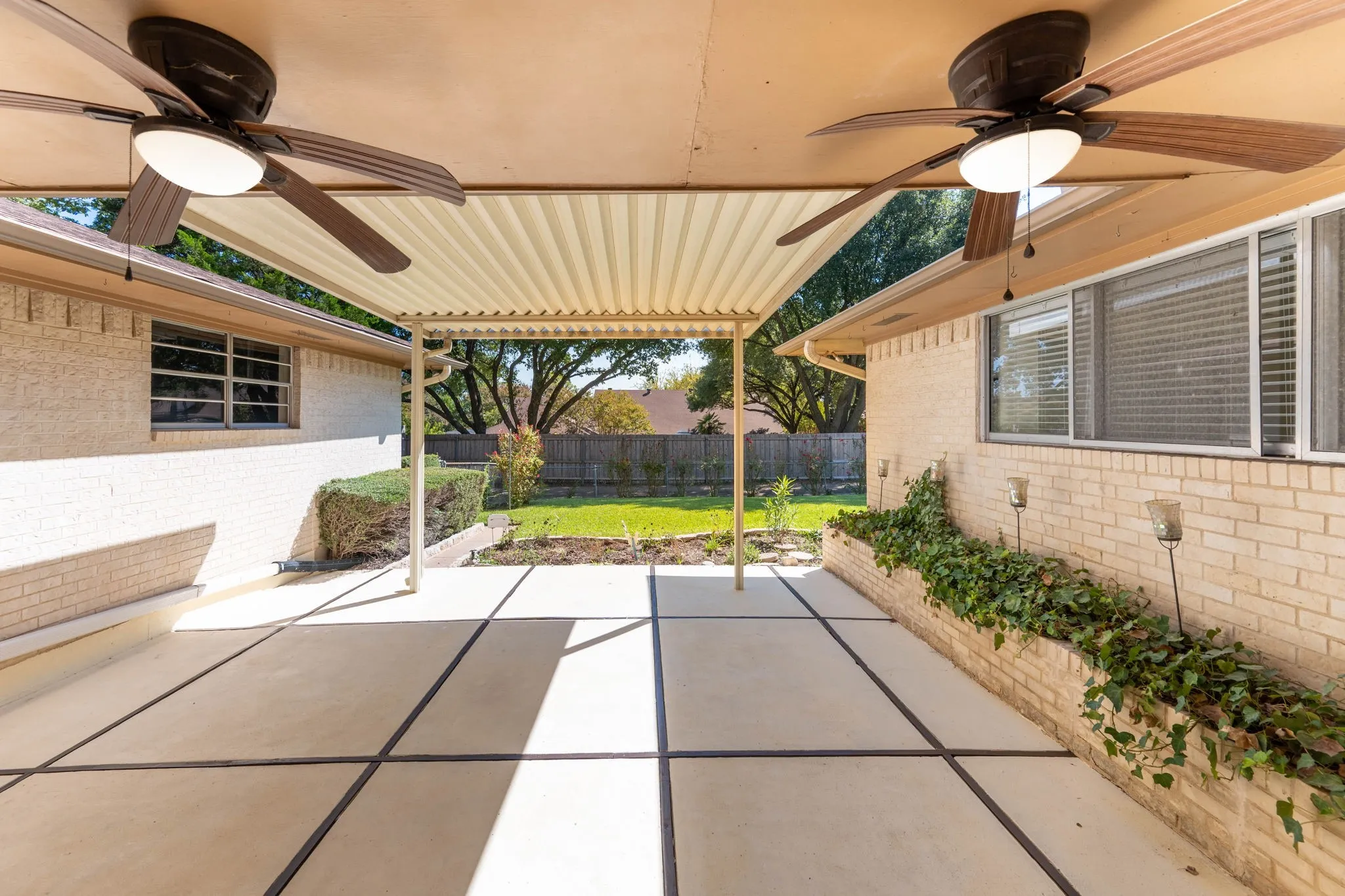 Single Family Residence For Sale in Dallas County , 1706 Dakota Drive, Garland, Texas 75043, 4 Bedroom, 3 Bathroom, 2 Garage spaces, 3,048 Sqft, built in 1972, mls#21408198, Real Estate Agent in Garland, Homes For Sale in Dallas county, Homes For Sale in Garland, Realtor in Garland Texas, Real Estate Brokerage Independent Realty Texas, Luminita Cordes Realtor