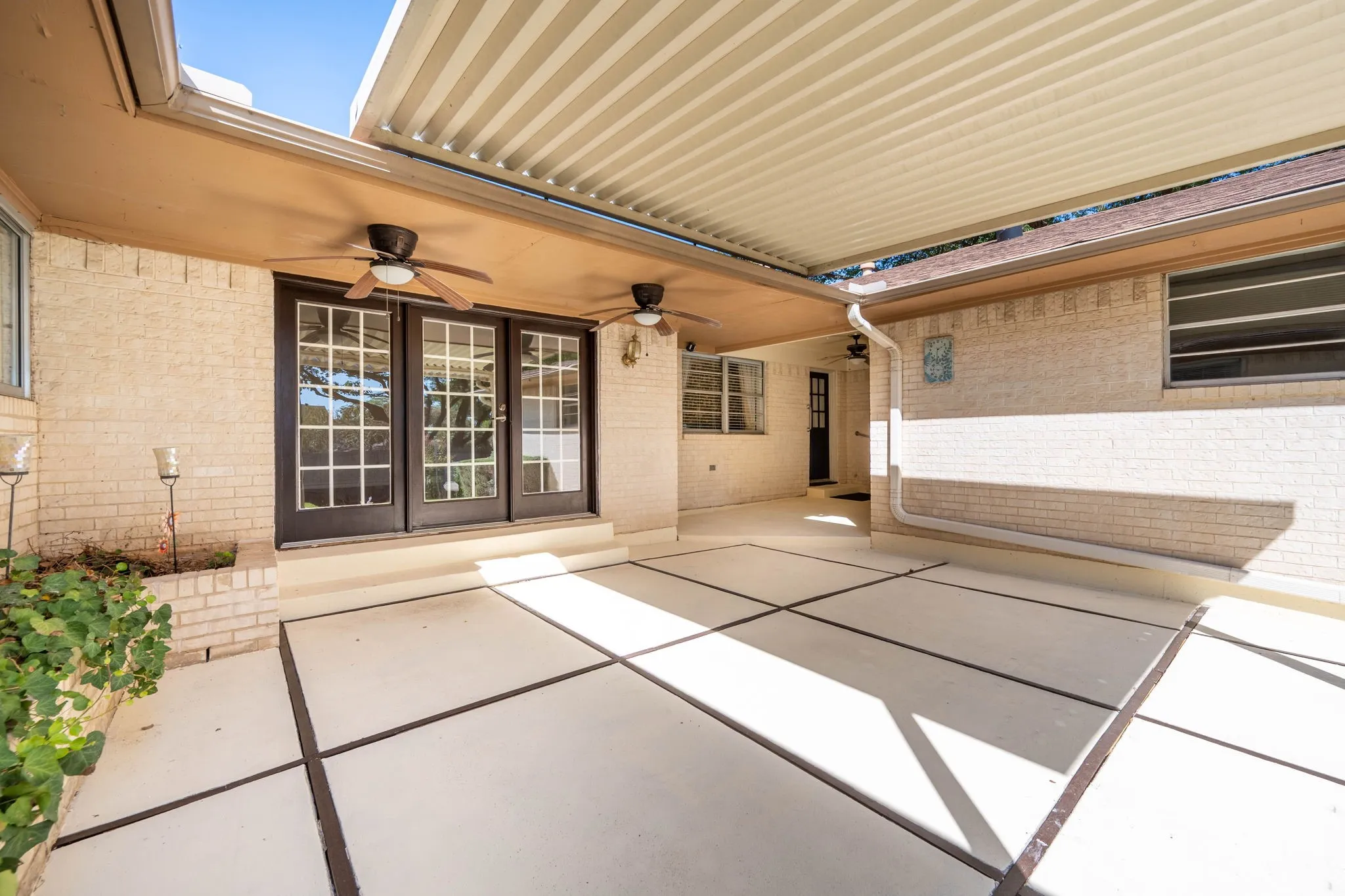 Single Family Residence For Sale in Dallas County , 1706 Dakota Drive, Garland, Texas 75043, 4 Bedroom, 3 Bathroom, 2 Garage spaces, 3,048 Sqft, built in 1972, mls#21408198, Real Estate Agent in Garland, Homes For Sale in Dallas county, Homes For Sale in Garland, Realtor in Garland Texas, Real Estate Brokerage Independent Realty Texas, Luminita Cordes Realtor
