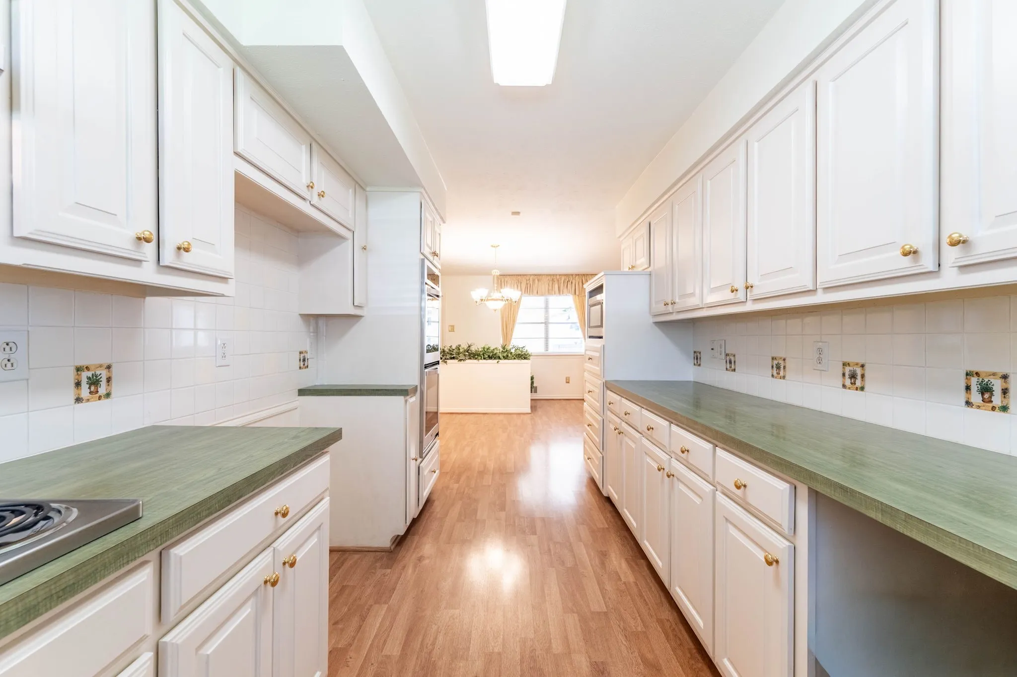 Single Family Residence For Sale in Dallas County , 1706 Dakota Drive, Garland, Texas 75043, 4 Bedroom, 3 Bathroom, 2 Garage spaces, 3,048 Sqft, built in 1972, mls#21408198, Real Estate Agent in Garland, Homes For Sale in Dallas county, Homes For Sale in Garland, Realtor in Garland Texas, Real Estate Brokerage Independent Realty Texas, Luminita Cordes Realtor