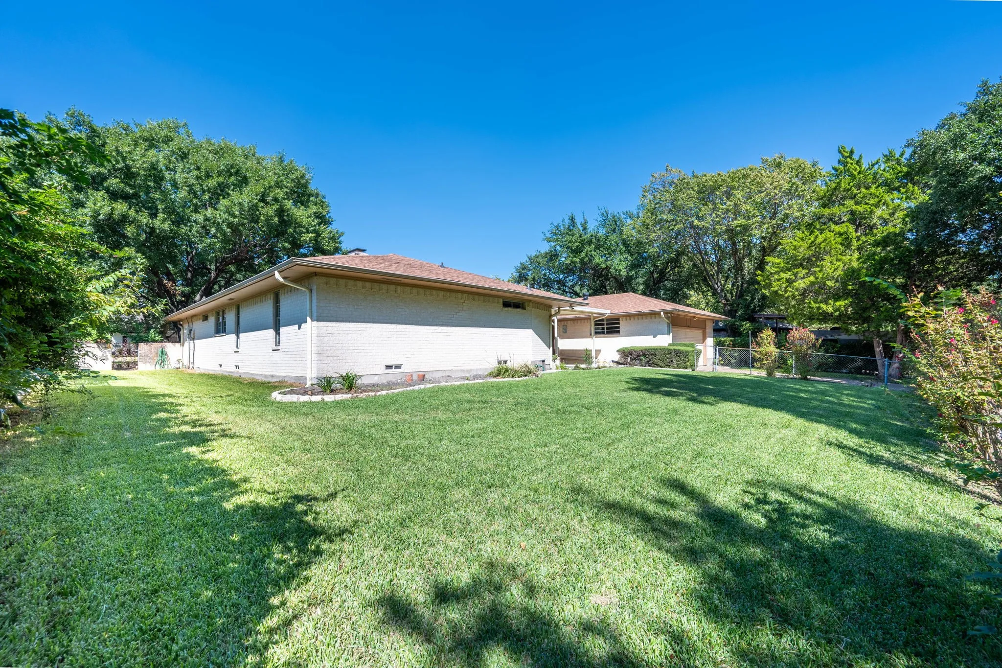 Single Family Residence For Sale in Dallas County , 1706 Dakota Drive, Garland, Texas 75043, 4 Bedroom, 3 Bathroom, 2 Garage spaces, 3,048 Sqft, built in 1972, mls#21408198, Real Estate Agent in Garland, Homes For Sale in Dallas county, Homes For Sale in Garland, Realtor in Garland Texas, Real Estate Brokerage Independent Realty Texas, Luminita Cordes Realtor