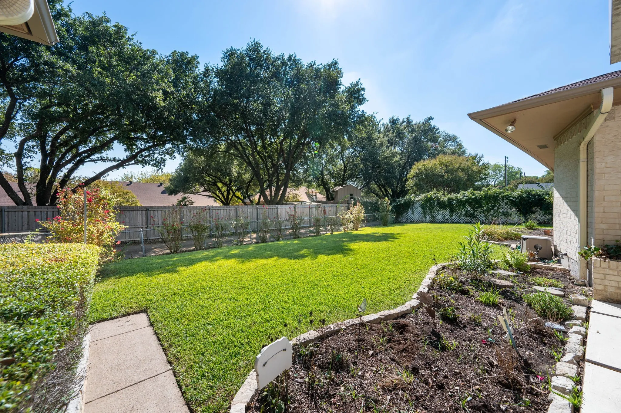 Single Family Residence For Sale in Dallas County , 1706 Dakota Drive, Garland, Texas 75043, 4 Bedroom, 3 Bathroom, 2 Garage spaces, 3,048 Sqft, built in 1972, mls#21408198, Real Estate Agent in Garland, Homes For Sale in Dallas county, Homes For Sale in Garland, Realtor in Garland Texas, Real Estate Brokerage Independent Realty Texas, Luminita Cordes Realtor