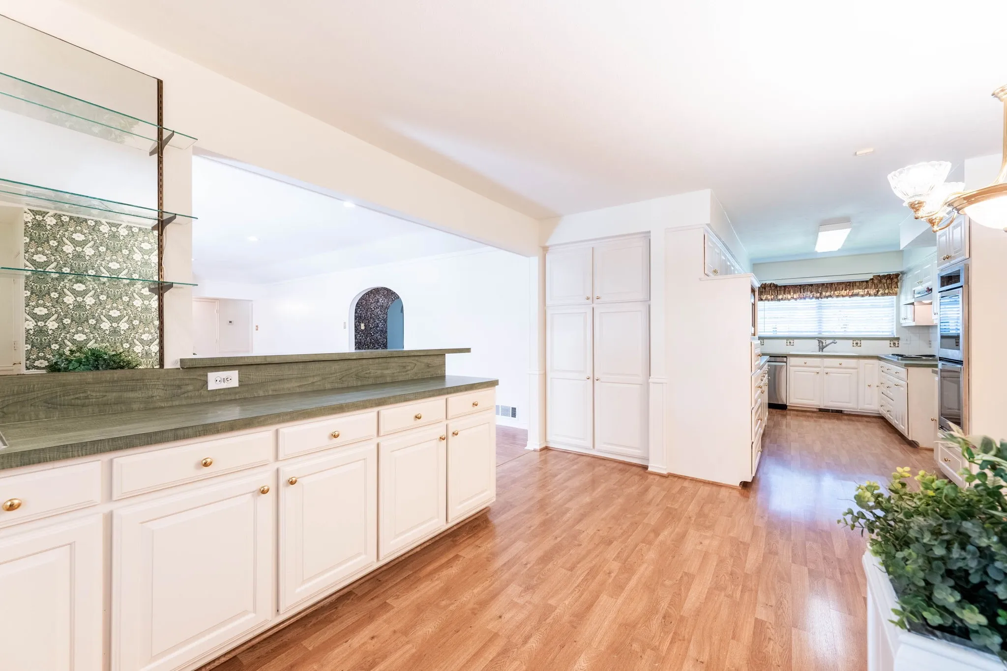 Single Family Residence For Sale in Dallas County , 1706 Dakota Drive, Garland, Texas 75043, 4 Bedroom, 3 Bathroom, 2 Garage spaces, 3,048 Sqft, built in 1972, mls#21408198, Real Estate Agent in Garland, Homes For Sale in Dallas county, Homes For Sale in Garland, Realtor in Garland Texas, Real Estate Brokerage Independent Realty Texas, Luminita Cordes Realtor