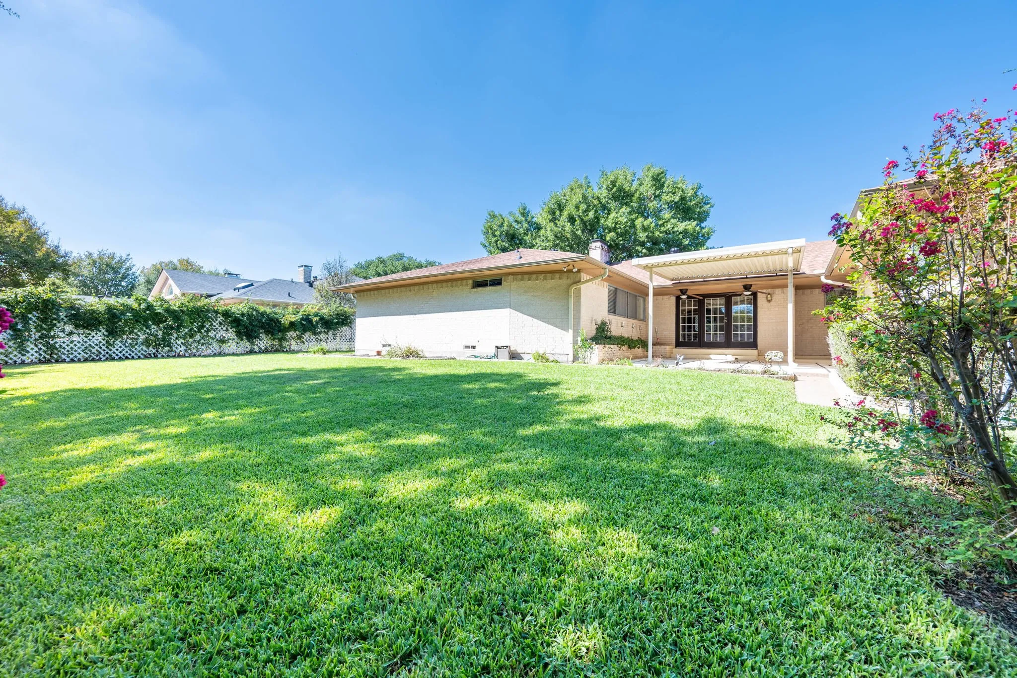 Single Family Residence For Sale in Dallas County , 1706 Dakota Drive, Garland, Texas 75043, 4 Bedroom, 3 Bathroom, 2 Garage spaces, 3,048 Sqft, built in 1972, mls#21408198, Real Estate Agent in Garland, Homes For Sale in Dallas county, Homes For Sale in Garland, Realtor in Garland Texas, Real Estate Brokerage Independent Realty Texas, Luminita Cordes Realtor