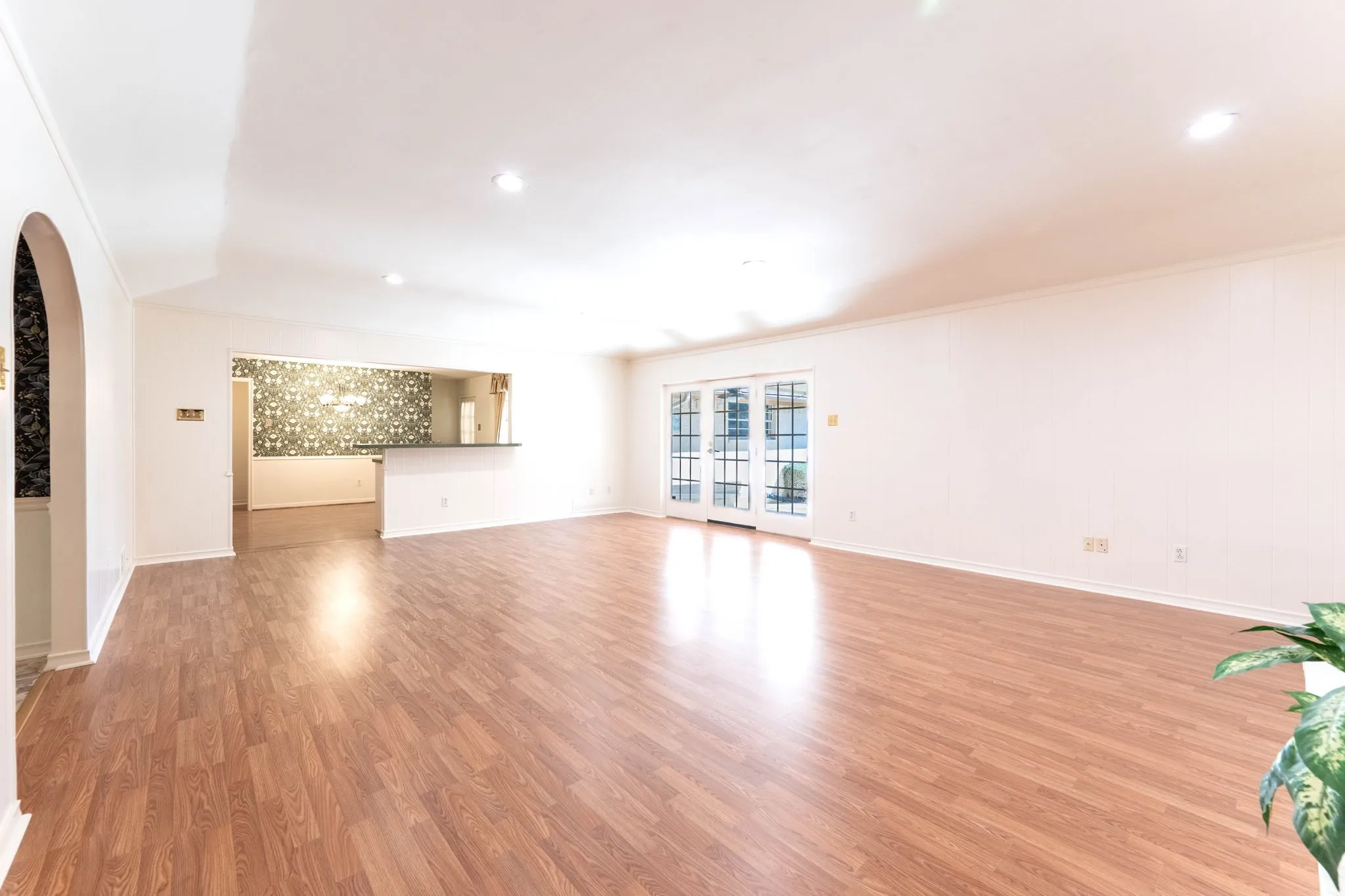 Single Family Residence For Sale in Dallas County , 1706 Dakota Drive, Garland, Texas 75043, 4 Bedroom, 3 Bathroom, 2 Garage spaces, 3,048 Sqft, built in 1972, mls#21408198, Real Estate Agent in Garland, Homes For Sale in Dallas county, Homes For Sale in Garland, Realtor in Garland Texas, Real Estate Brokerage Independent Realty Texas, Luminita Cordes Realtor