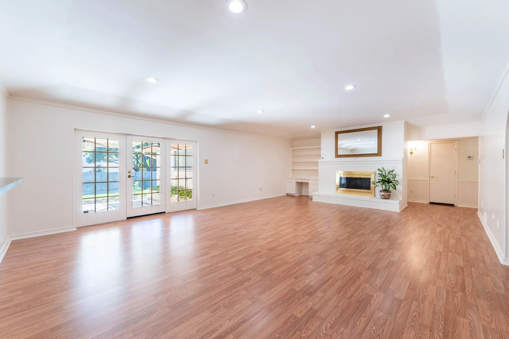 Single Family Residence For Sale in Dallas County , 1706 Dakota Drive, Garland, Texas 75043, 4 Bedroom, 3 Bathroom, 2 Garage spaces, 3,048 Sqft, built in 1972, mls#21408198, Real Estate Agent in Garland, Homes For Sale in Dallas county, Homes For Sale in Garland, Realtor in Garland Texas, Real Estate Brokerage Independent Realty Texas, Luminita Cordes Realtor