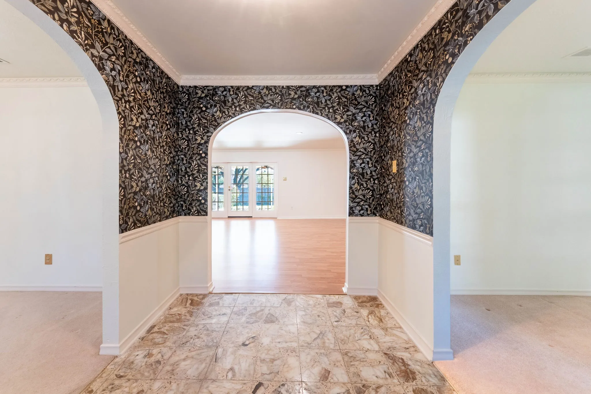 Single Family Residence For Sale in Dallas County , 1706 Dakota Drive, Garland, Texas 75043, 4 Bedroom, 3 Bathroom, 2 Garage spaces, 3,048 Sqft, built in 1972, mls#21408198, Real Estate Agent in Garland, Homes For Sale in Dallas county, Homes For Sale in Garland, Realtor in Garland Texas, Real Estate Brokerage Independent Realty Texas, Luminita Cordes Realtor