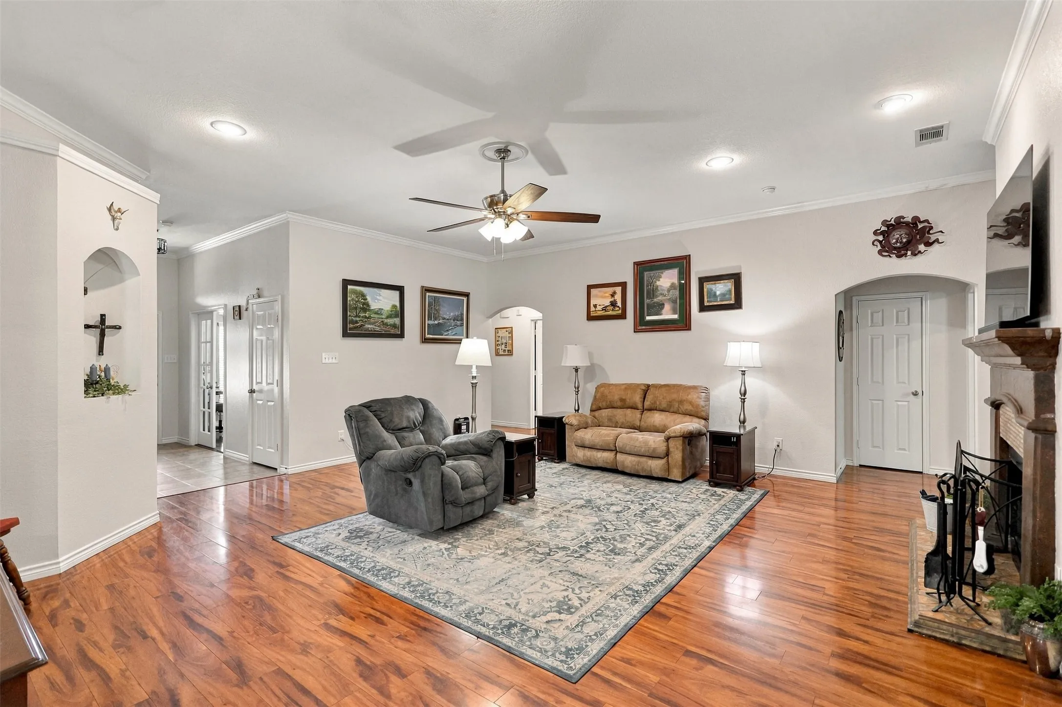 Single Family Residence For Sale in Parker County , 156 Creekwood Ranch Road, Azle, Texas 76020, 4 Bedroom, 2 Bathroom, 2 Garage spaces, 2,129 Sqft, built in 2010, mls#21406811, Real Estate Agent in Azle, Homes For Sale in Parker county, Homes For Sale in Azle, Realtor in Azle Texas, Real Estate Brokerage Independent Realty Texas, Luminita Cordes Realtor