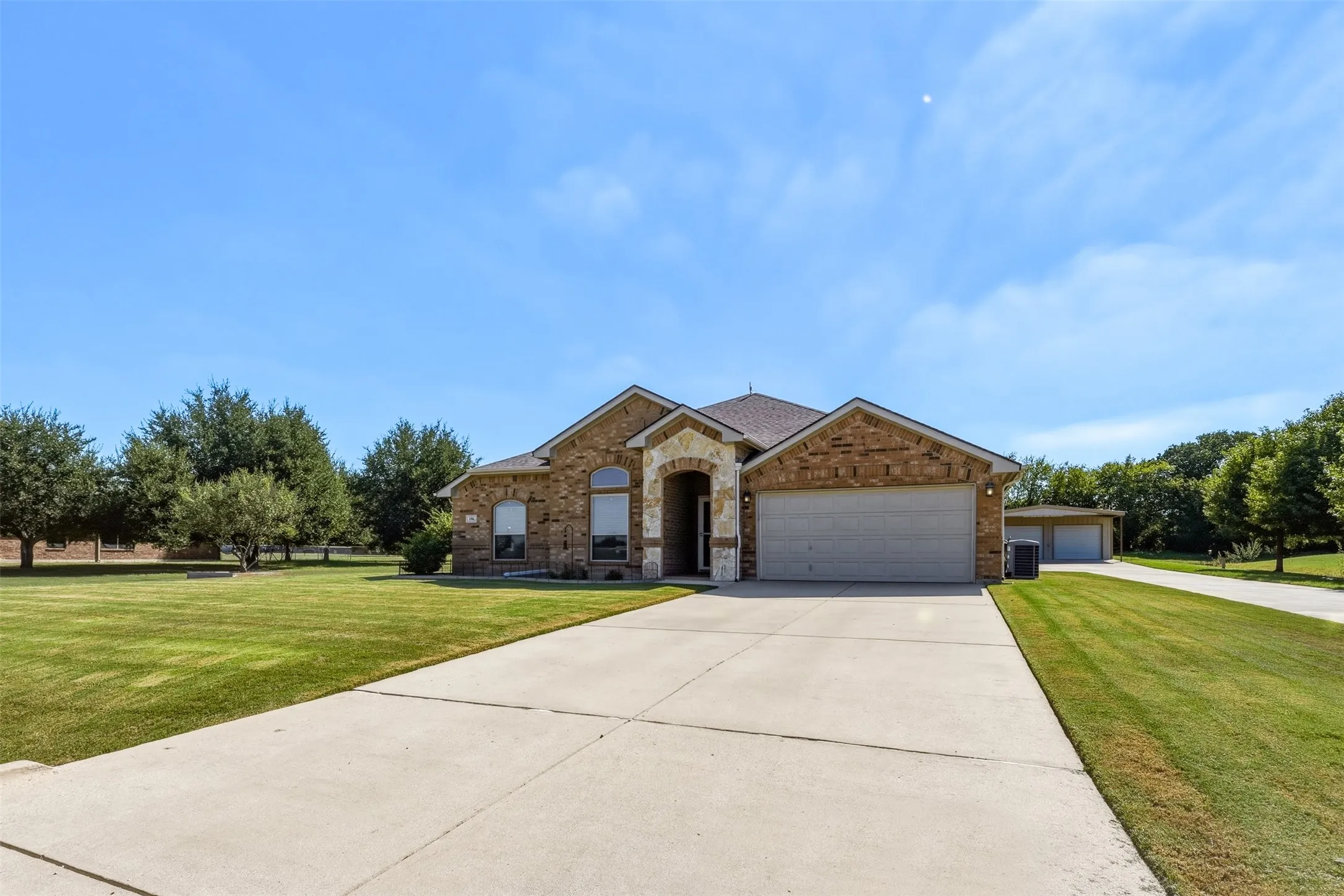 Single Family Residence For Sale in Parker County , 156 Creekwood Ranch Road, Azle, Texas 76020, 4 Bedroom, 2 Bathroom, 2 Garage spaces, 2,129 Sqft, built in 2010, mls#21406811, Real Estate Agent in Azle, Homes For Sale in Parker county, Homes For Sale in Azle, Realtor in Azle Texas, Real Estate Brokerage Independent Realty Texas, Luminita Cordes Realtor