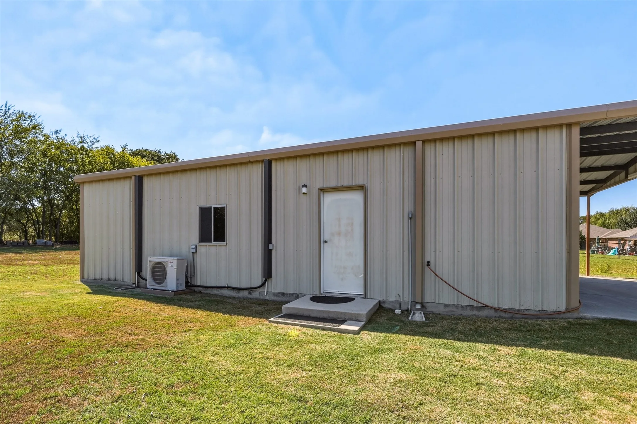 Single Family Residence For Sale in Parker County , 156 Creekwood Ranch Road, Azle, Texas 76020, 4 Bedroom, 2 Bathroom, 2 Garage spaces, 2,129 Sqft, built in 2010, mls#21406811, Real Estate Agent in Azle, Homes For Sale in Parker county, Homes For Sale in Azle, Realtor in Azle Texas, Real Estate Brokerage Independent Realty Texas, Luminita Cordes Realtor