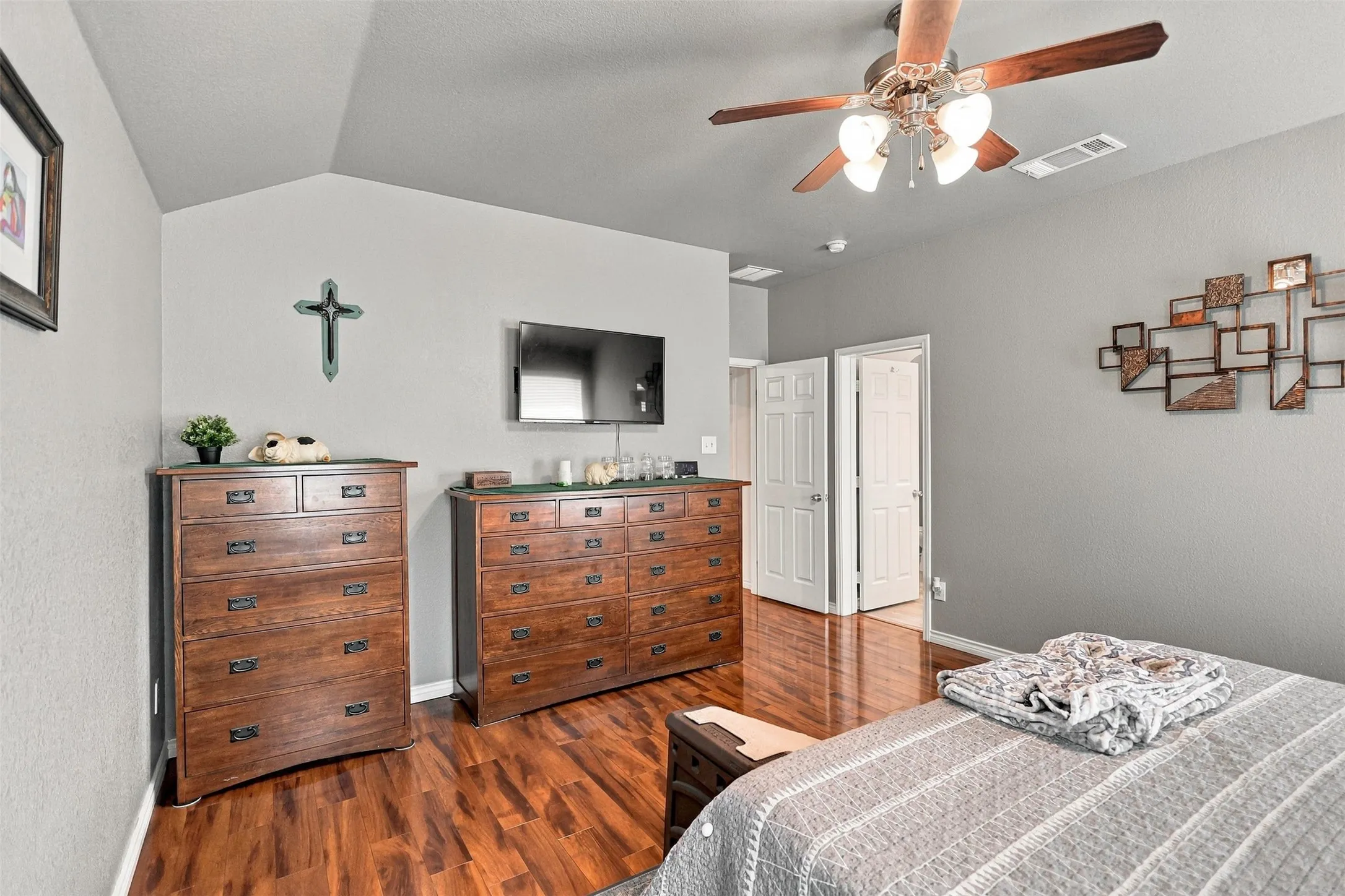 Single Family Residence For Sale in Parker County , 156 Creekwood Ranch Road, Azle, Texas 76020, 4 Bedroom, 2 Bathroom, 2 Garage spaces, 2,129 Sqft, built in 2010, mls#21406811, Real Estate Agent in Azle, Homes For Sale in Parker county, Homes For Sale in Azle, Realtor in Azle Texas, Real Estate Brokerage Independent Realty Texas, Luminita Cordes Realtor