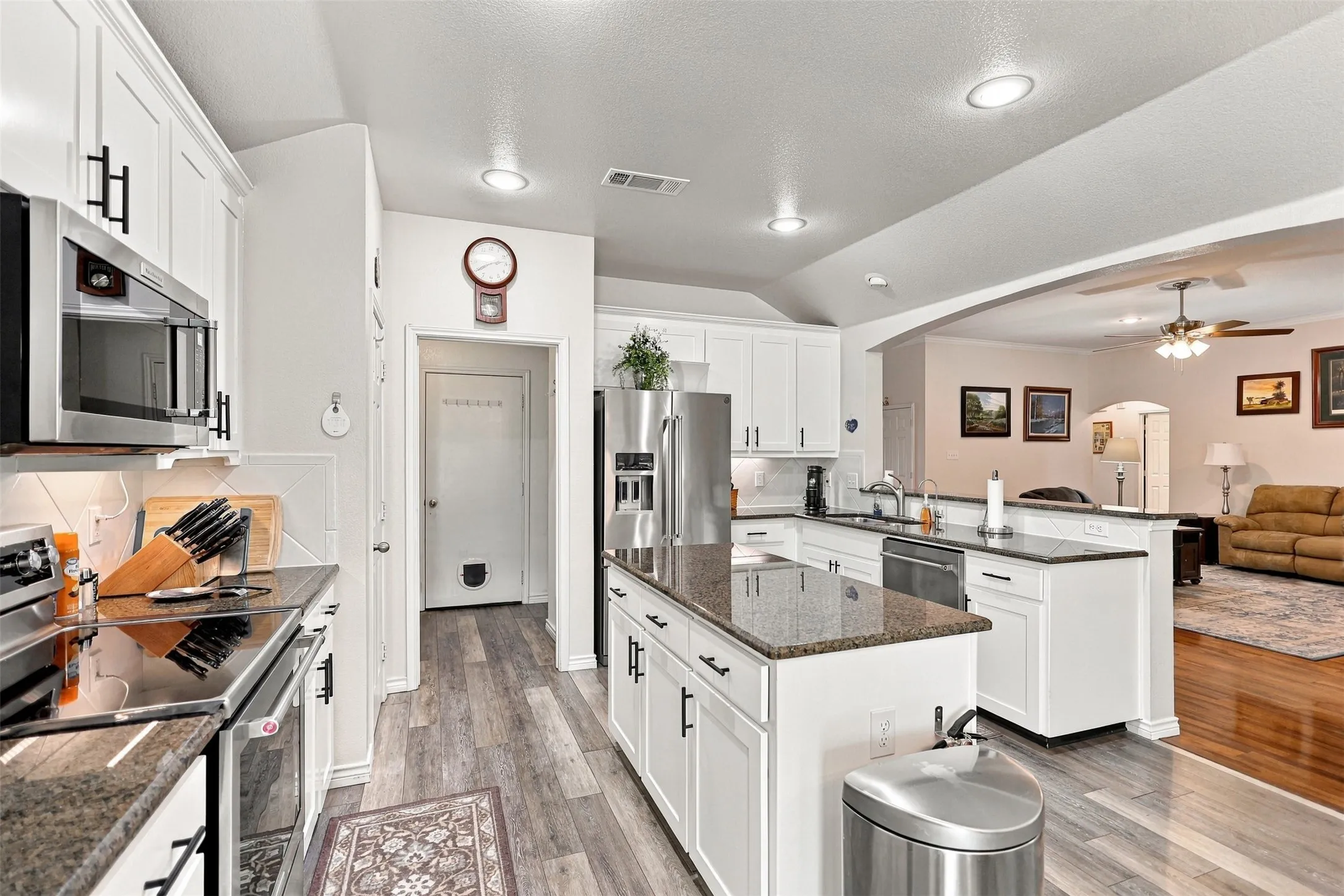 Single Family Residence For Sale in Parker County , 156 Creekwood Ranch Road, Azle, Texas 76020, 4 Bedroom, 2 Bathroom, 2 Garage spaces, 2,129 Sqft, built in 2010, mls#21406811, Real Estate Agent in Azle, Homes For Sale in Parker county, Homes For Sale in Azle, Realtor in Azle Texas, Real Estate Brokerage Independent Realty Texas, Luminita Cordes Realtor