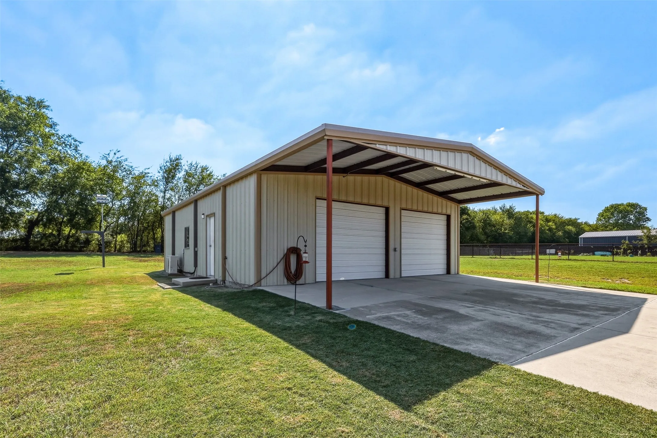 Single Family Residence For Sale in Parker County , 156 Creekwood Ranch Road, Azle, Texas 76020, 4 Bedroom, 2 Bathroom, 2 Garage spaces, 2,129 Sqft, built in 2010, mls#21406811, Real Estate Agent in Azle, Homes For Sale in Parker county, Homes For Sale in Azle, Realtor in Azle Texas, Real Estate Brokerage Independent Realty Texas, Luminita Cordes Realtor