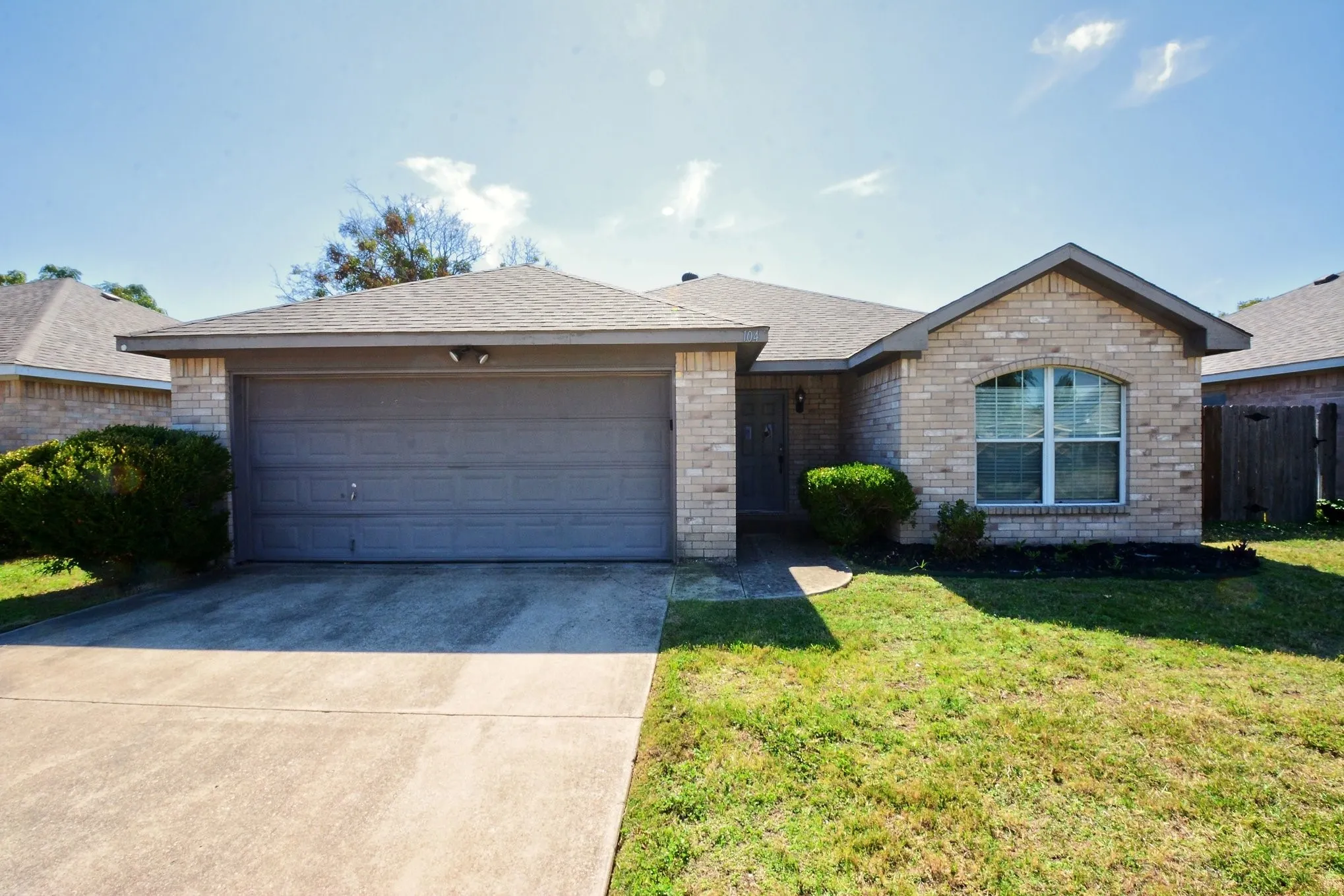 Single Family Residence For Sale in Dallas County , 104 Camden Court, Irving, Texas 75061, 3 Bedroom, 2 Bathroom, 2 Garage spaces, 1,251 Sqft, built in 2006, mls#21398434, Real Estate Agent in Irving, Homes For Sale in Dallas county, Homes For Sale in Irving, Realtor in Irving Texas, Real Estate Brokerage Independent Realty Texas, Luminita Cordes Realtor